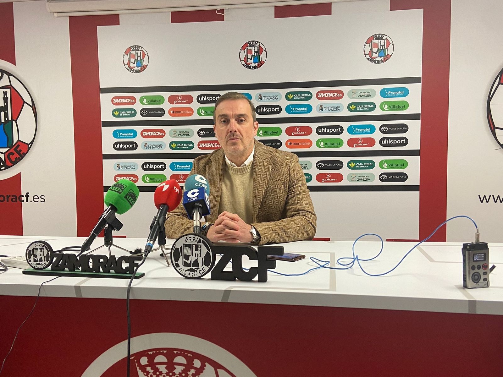 César Villafañe en rueda de prensa