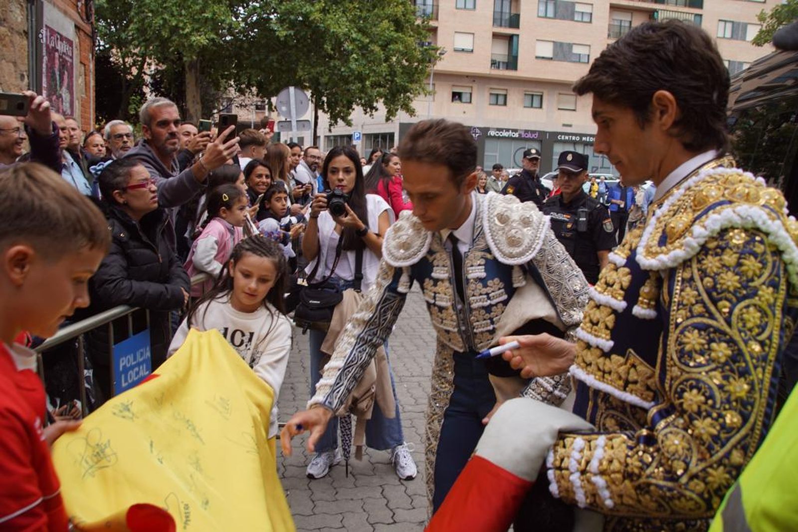 ambiente-en-el-patio-de-cuadrillas-de-la-glorieta-sabado-16-de-septiembre-22