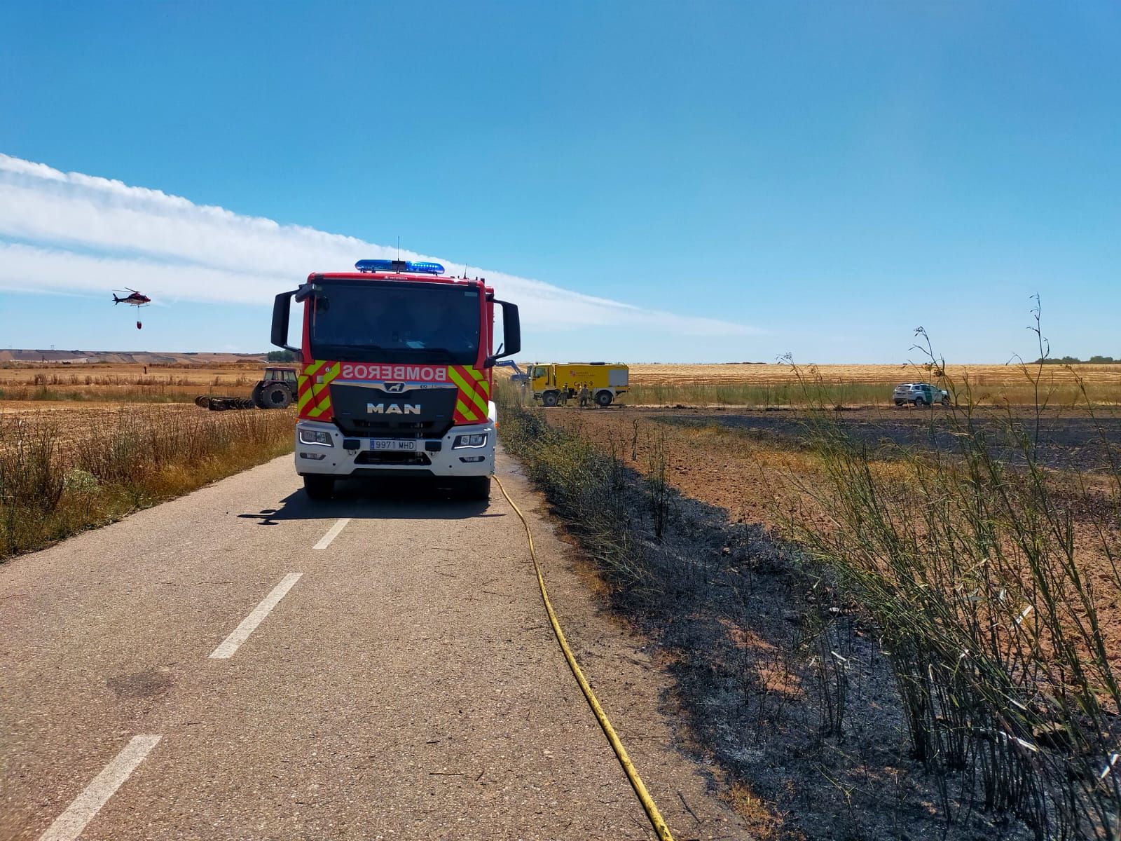 Incendio en una zona de cultivo de Monfarracinos