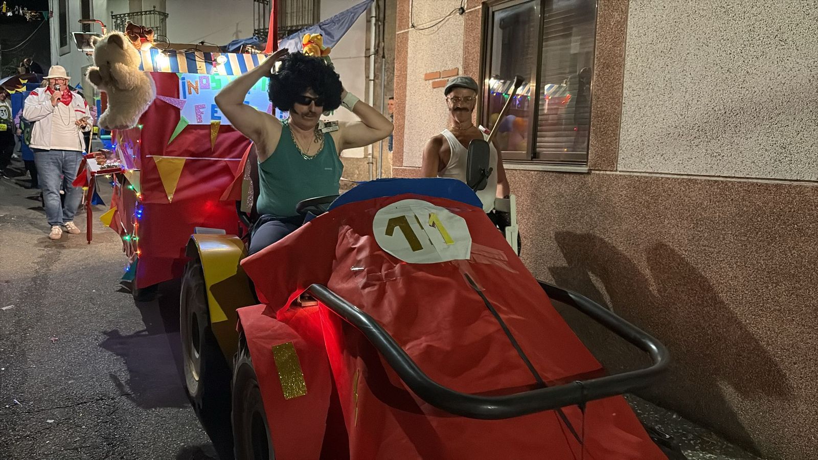 Desfile de carrozas en Pereña