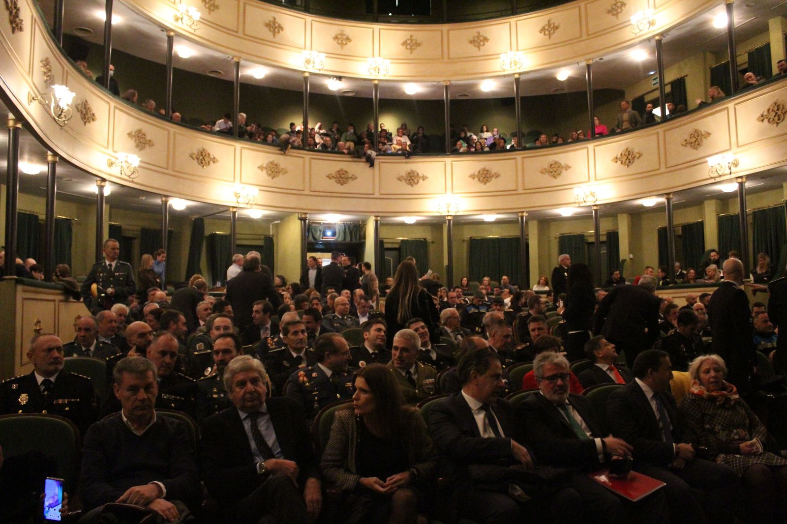 entrega-de-medallas-de-reconocimiento-a-la-policia-local-4