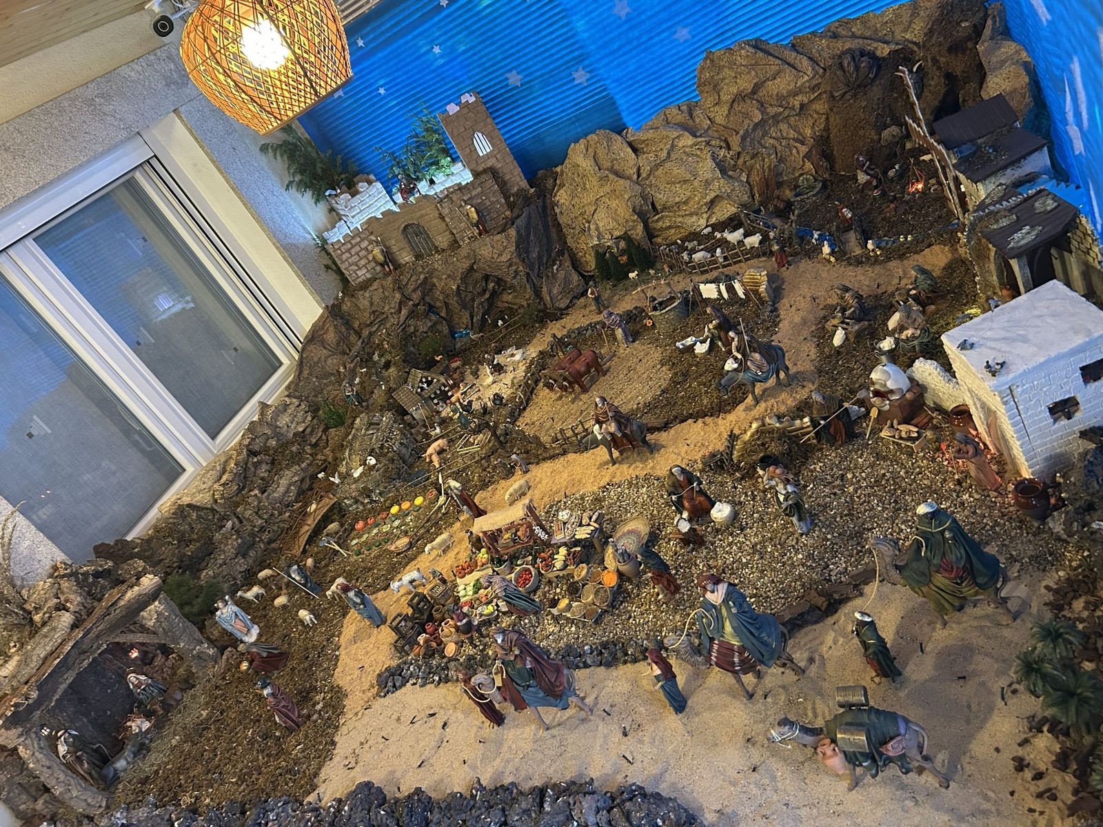 N.P.L. - Belén situado en una vivienda de Villamayor (2).jpg