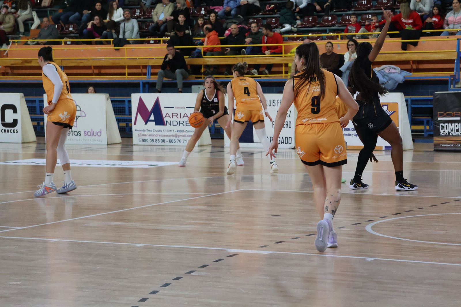 Partido entre CD Zamarat y Cajasol Baloncesto Sevilla