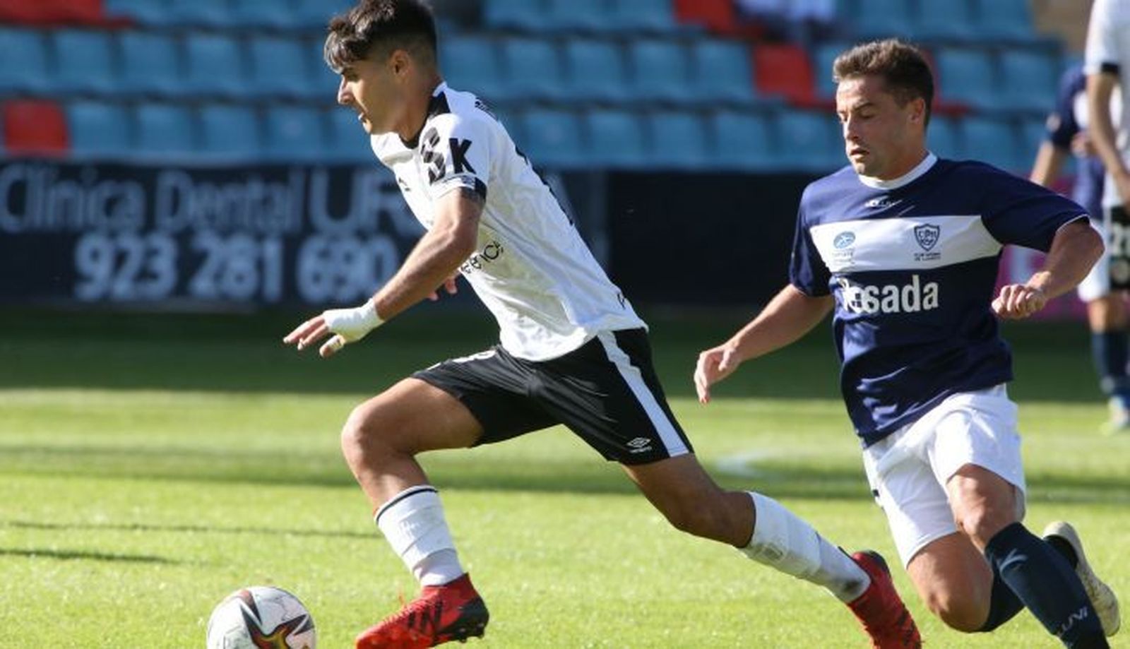 Ribeiro, en el choque ante el Marino de Luanco | FOTO SALAMANCA24HORAS.COM