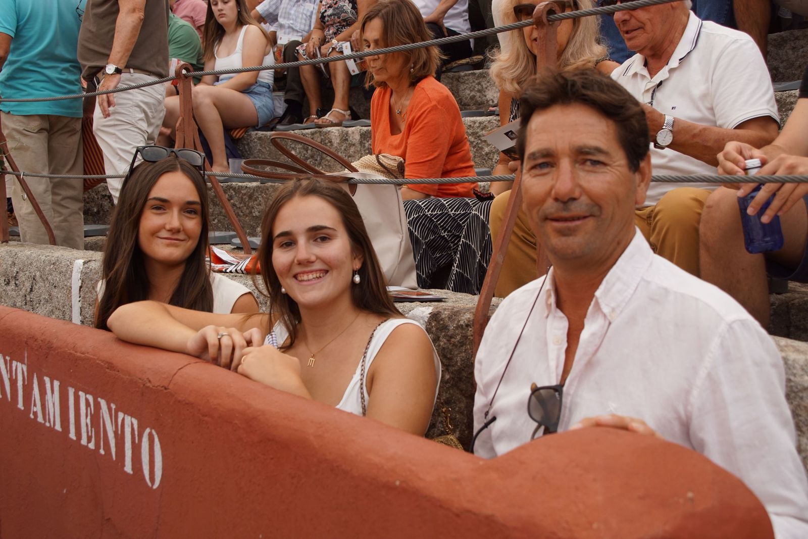 Javier Castaño se despide de Guijuelo y Damián Castaño, su hermano, e Ismael Martín salen a hombros en Guijuelo