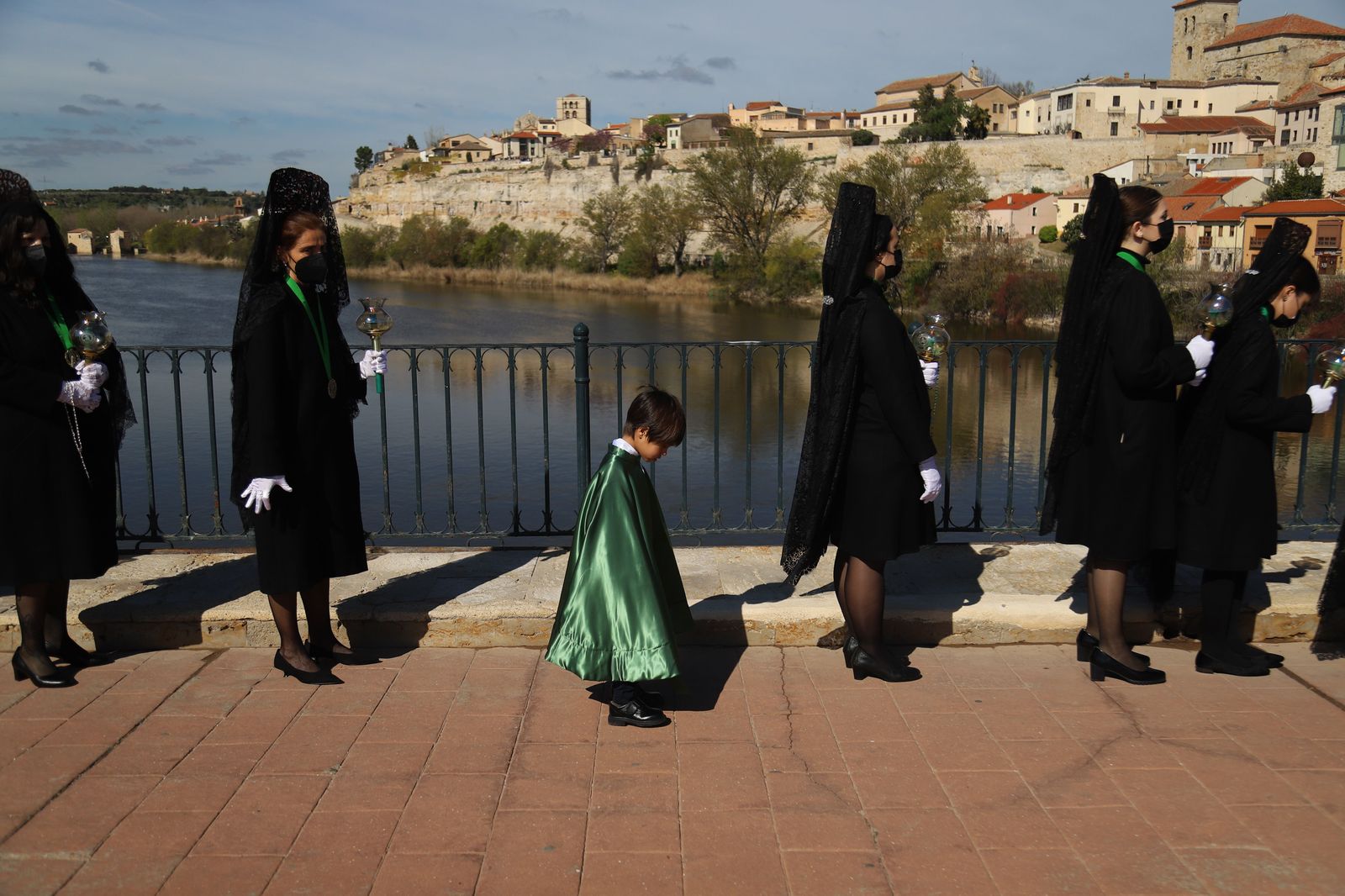 procesion-de-la-virgen-de-la-esperanza-2022-foto-maria-lorenzo-16