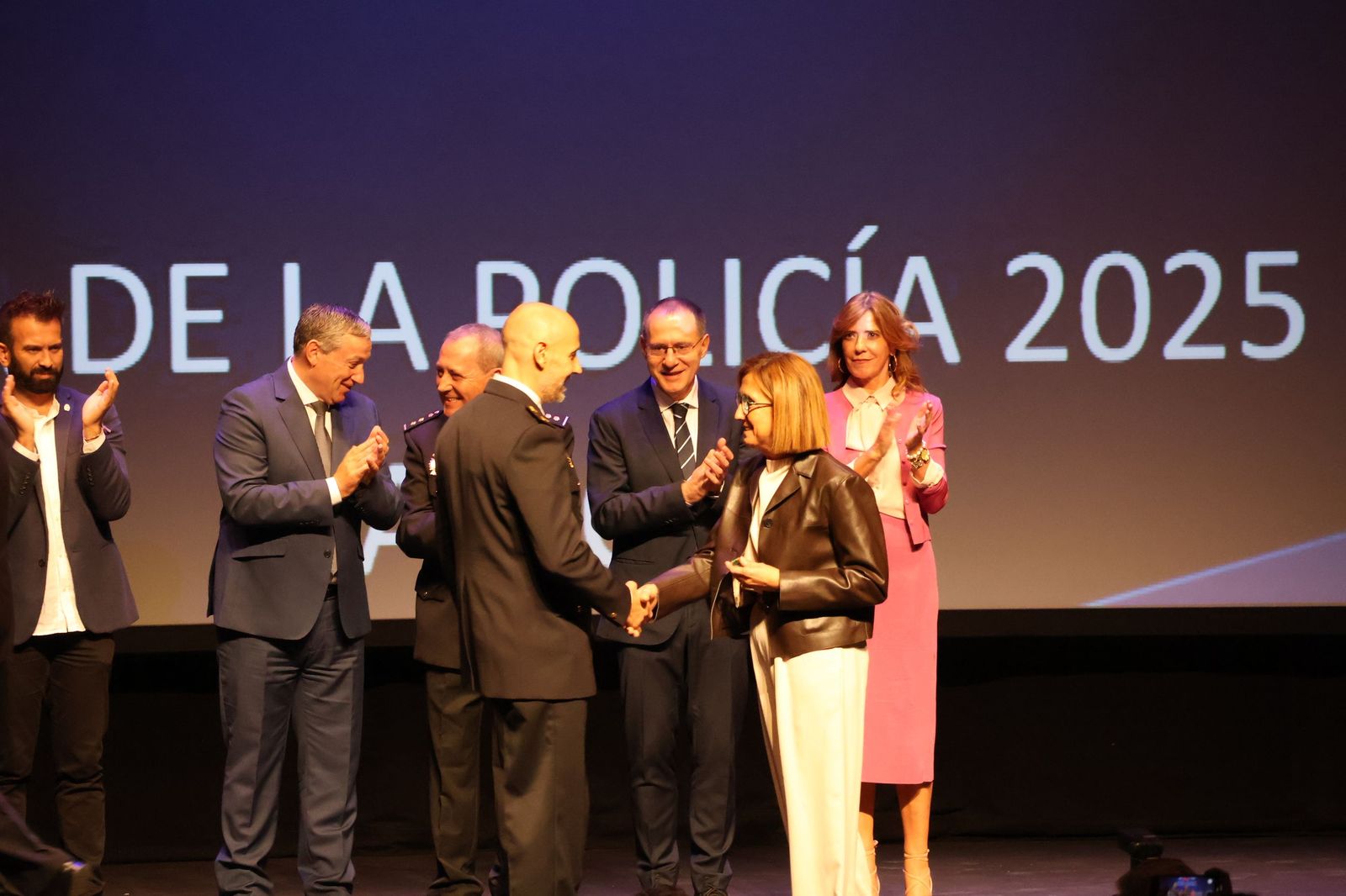 Ceremonia de imposición de condecoraciones a miembros de la Policía Nacional en honor a los Santos Ángeles Custodios