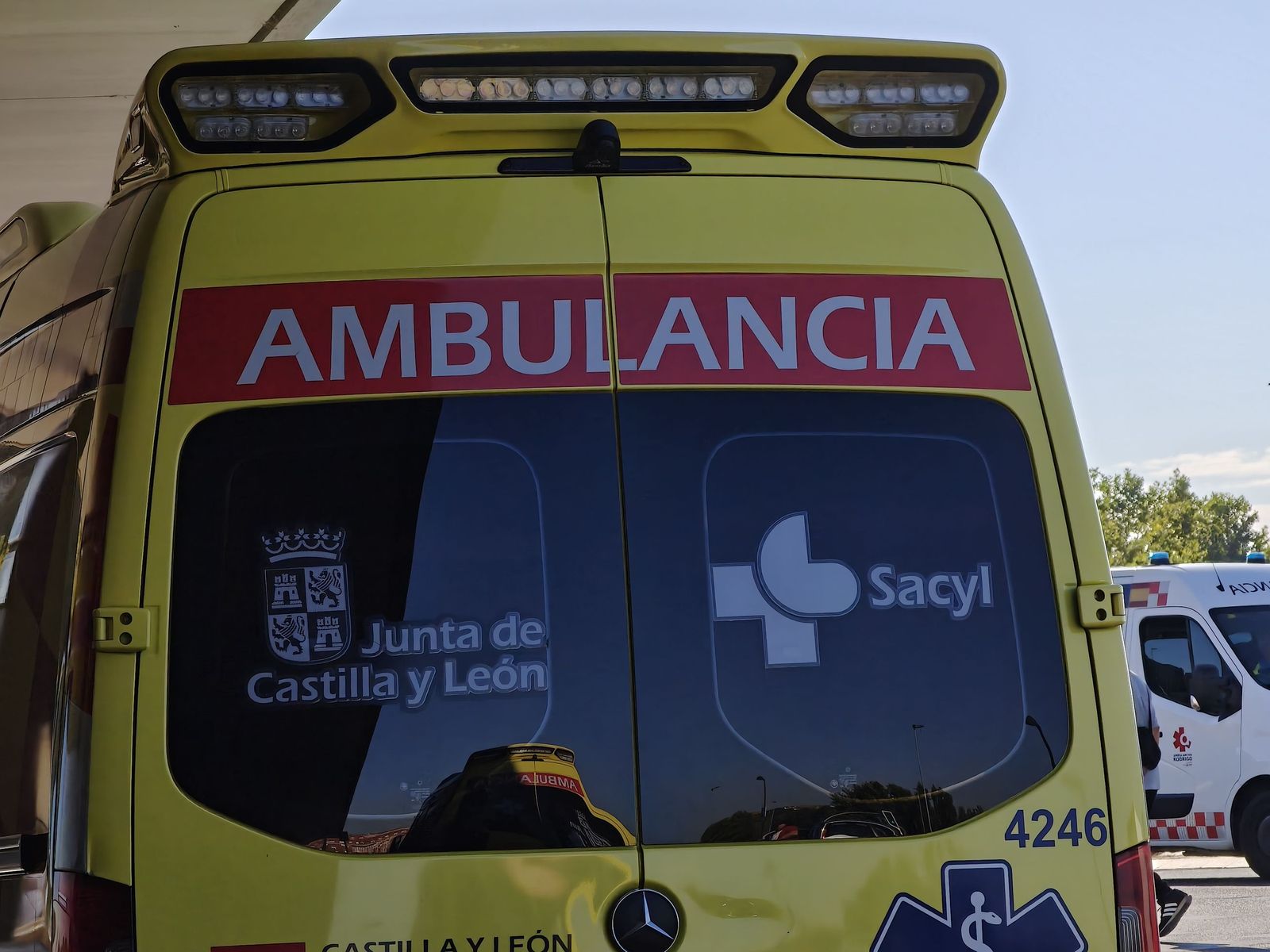 Ambulancia y ambulancias en el hospital de Salamanca. CAUSA. S24H.