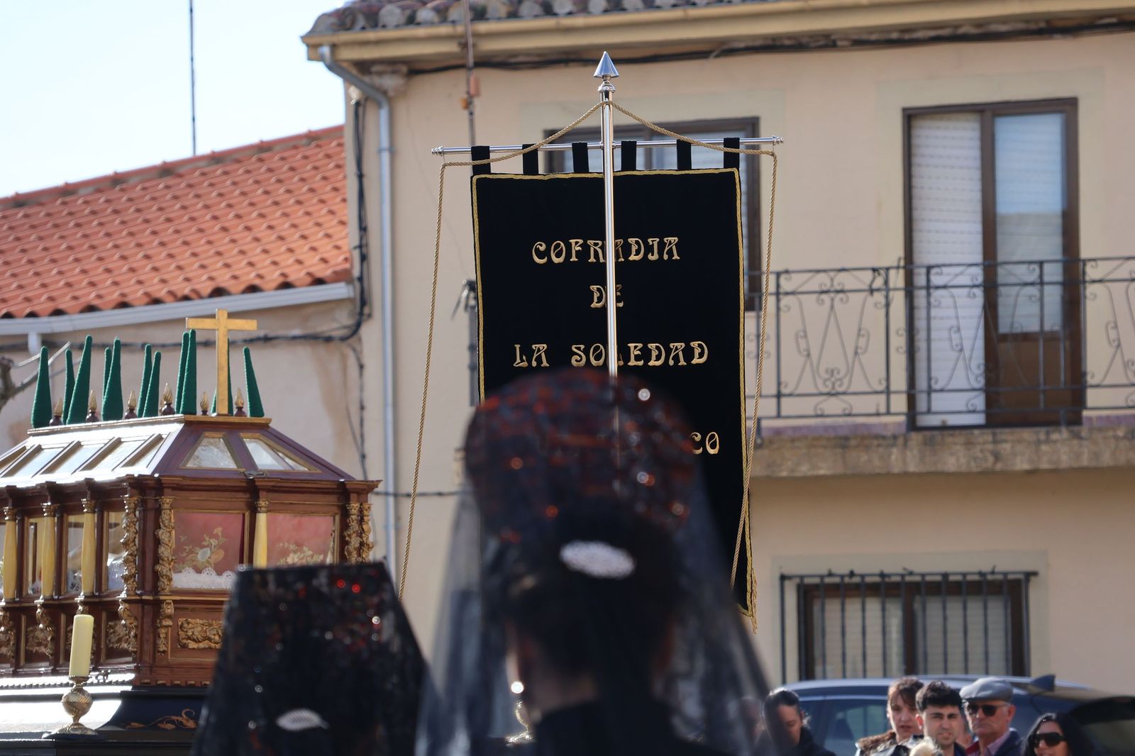 Revive las imágenes de la procesión del Santo Entierro en Fuentesaúco