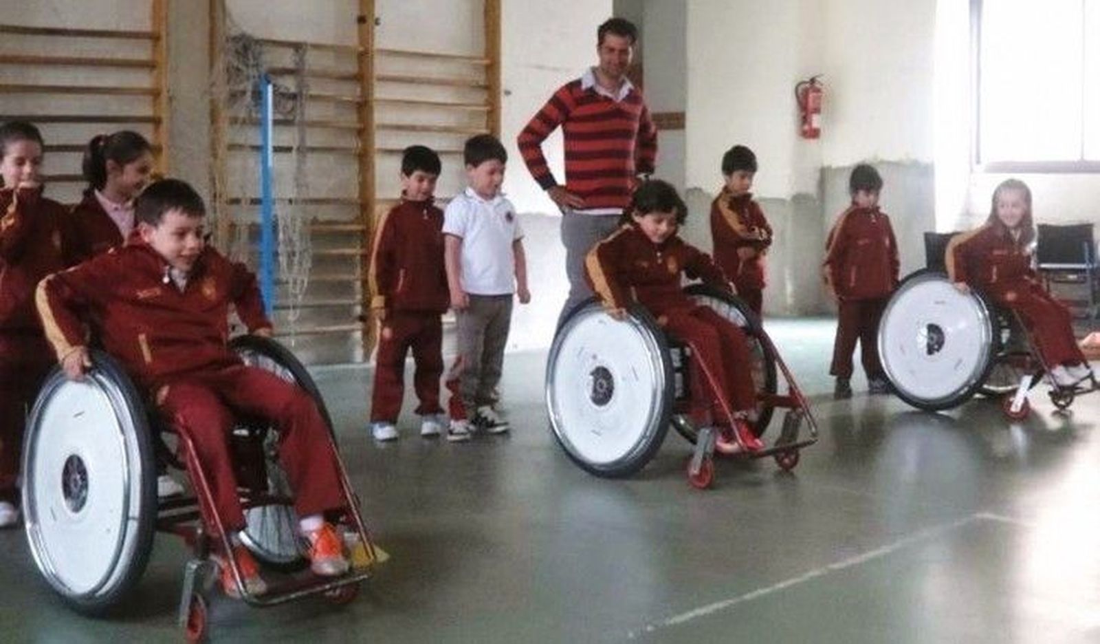 El entrenador de la UDS visita el colegio Maestro Ávila