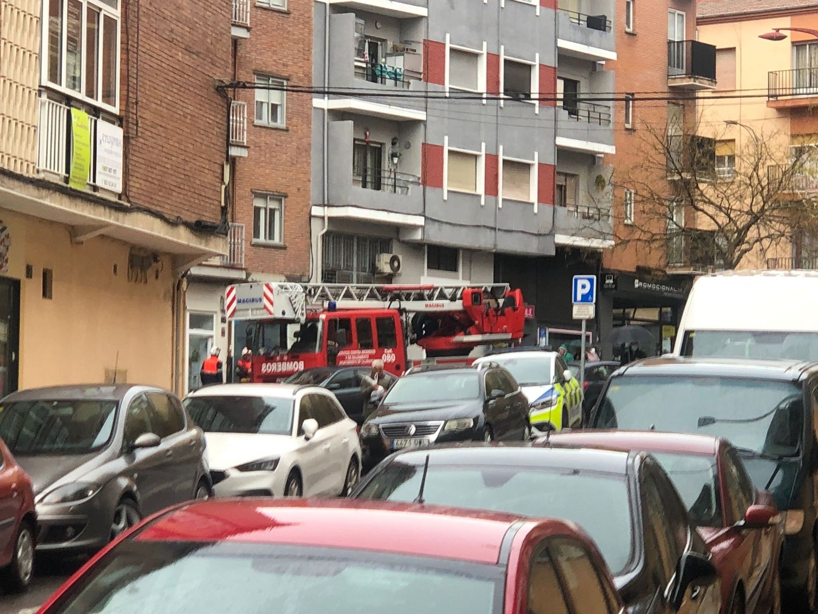 Bomberos en el camino de las Aguas