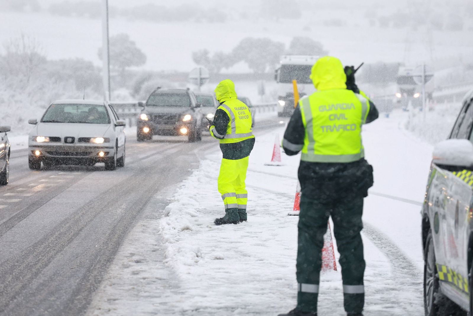 Nieve en la A-66, entre Guijuelo y Bejar