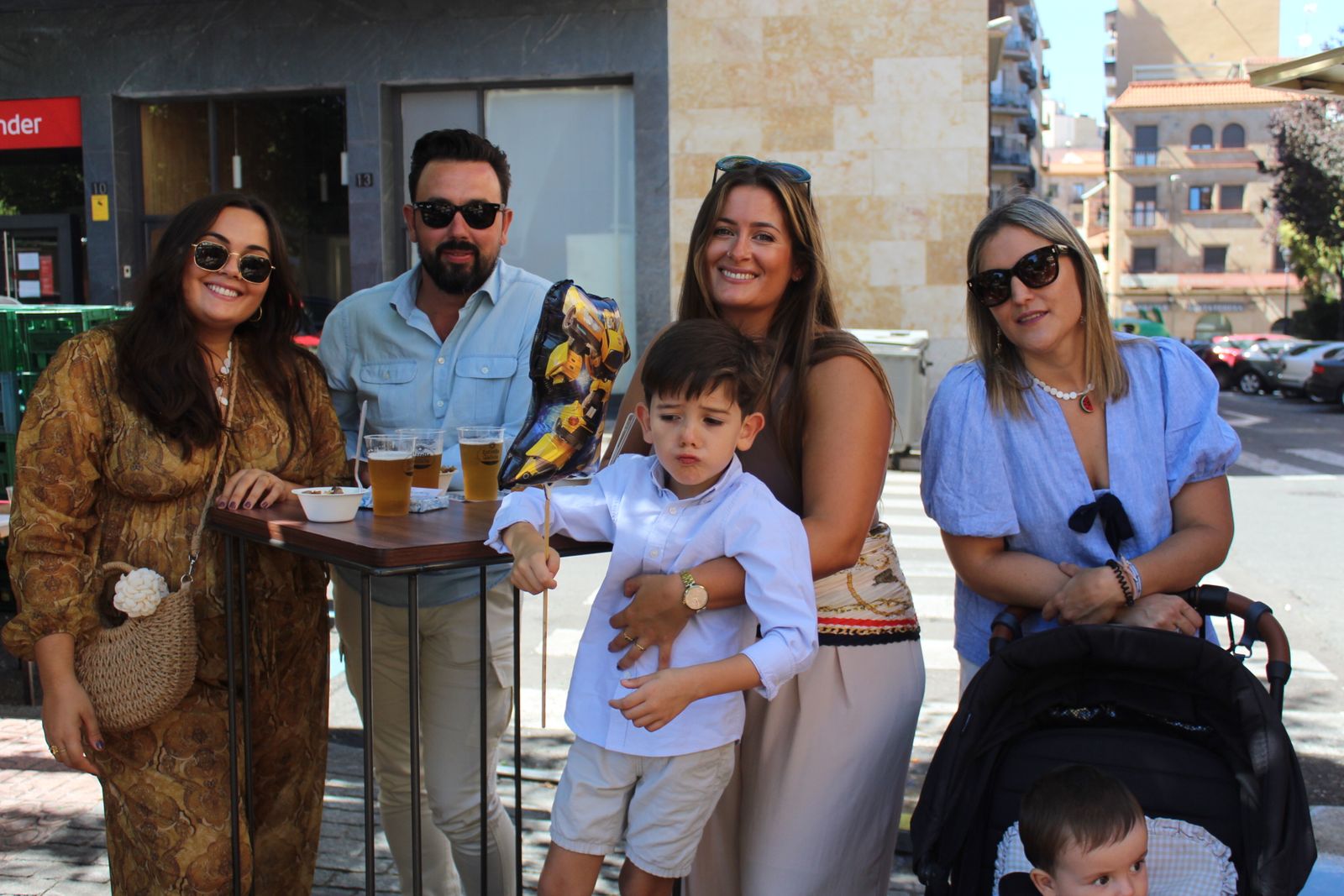 Ambiente en la Feria de Día en el mediodía de este domingo