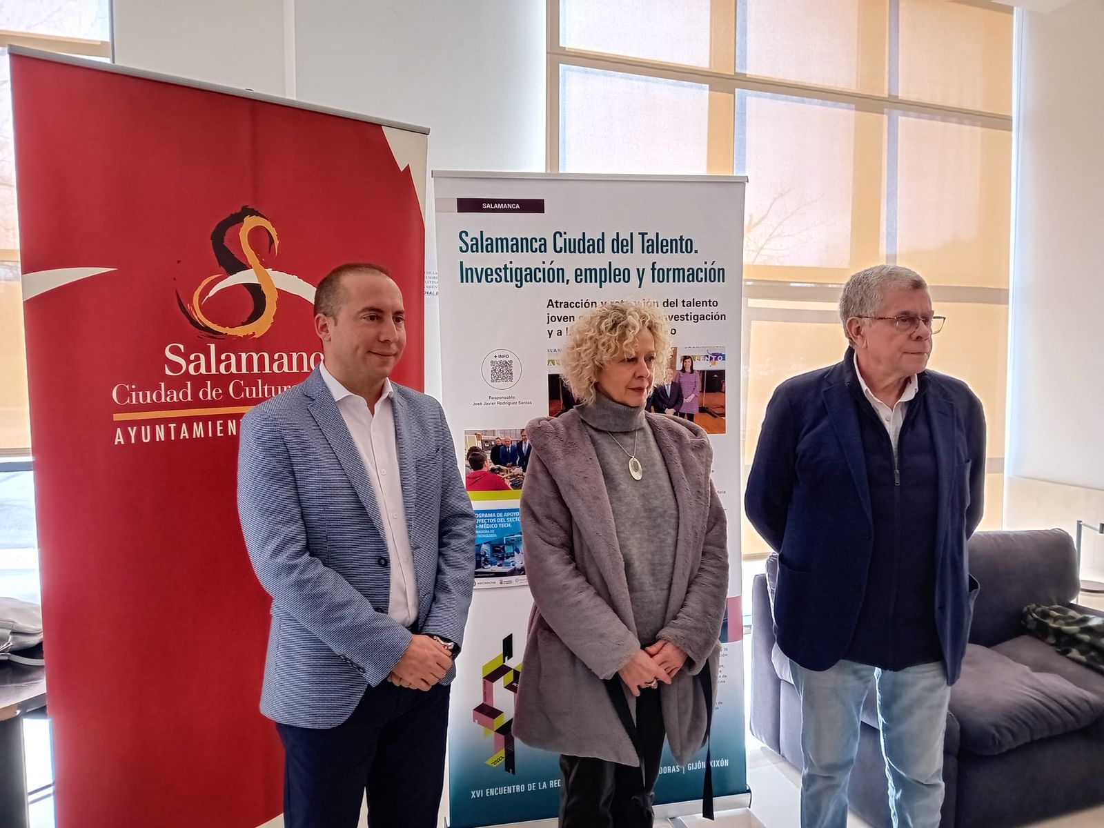 El concejal de Educación, Luis Sánchez; la vicerrectora de Estudiantes de la USAL, Celia Aramburu y el director del Servicio de Promoción, Información y Orientación, Juan Luis Sánchez