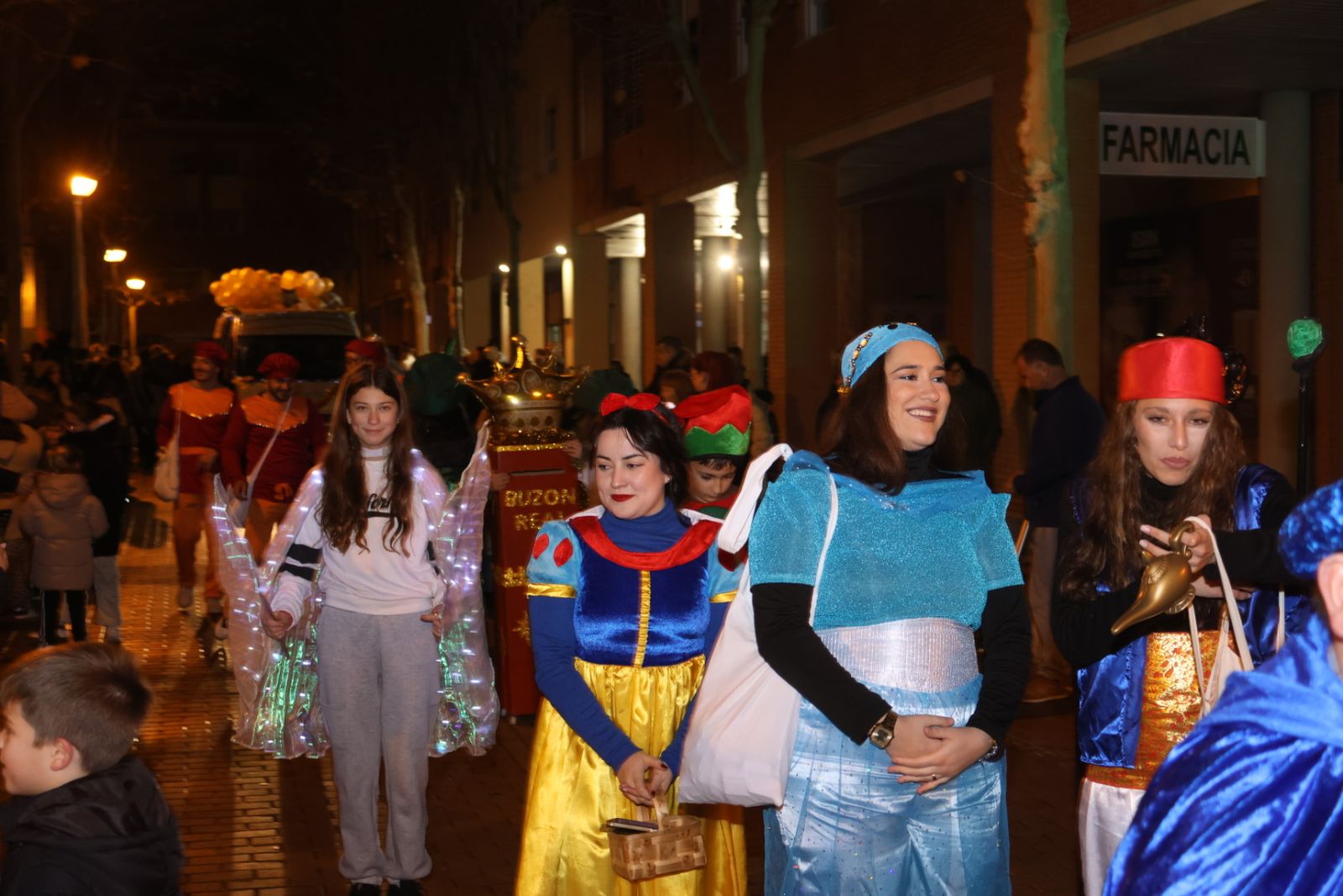 Pasacalles navideño en el barrio de El Zurguén