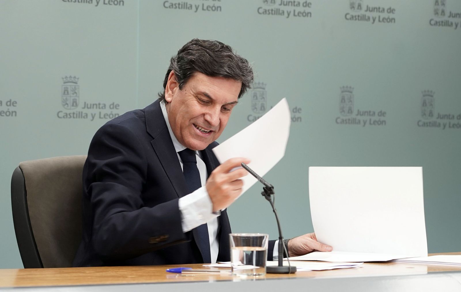 Rubén Cacho  ICAL. El consejero de Economía y Hacienda y portavoz, Carlos Fernández Carriedo, comparece en rueda de prensa posterior al Consejo de Gobierno (2)