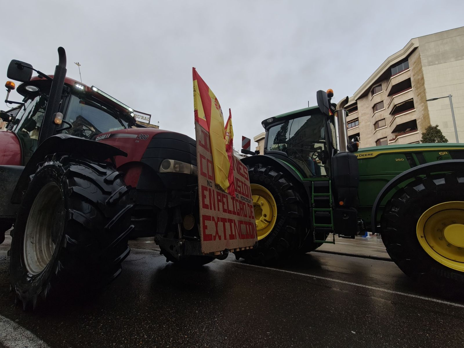 En imágenes la marcha con tractores y vehículos de campo en Salamanca en protesta contra Mercosur