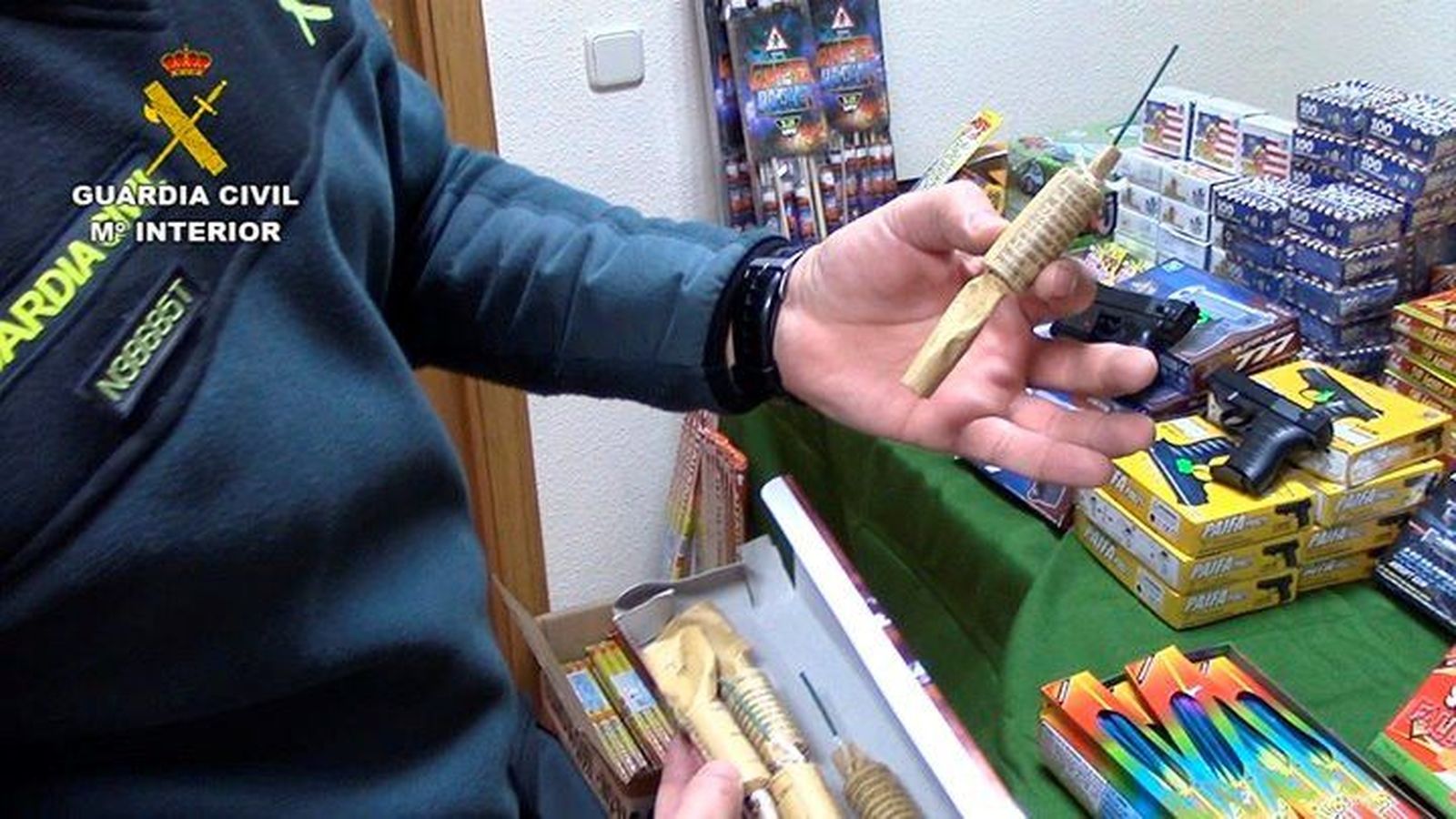 Recomiendan adquirir productos pirotécnicos en puntos de venta autorizados y usarlos en espacios abiertos