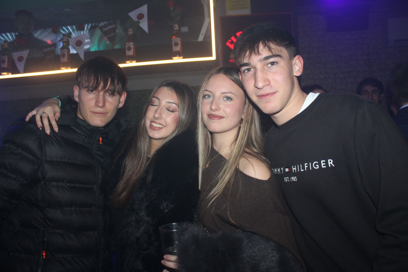 El Fin de Año Universitario continua por los bares de la capital del Tormes tras las doce campanadas