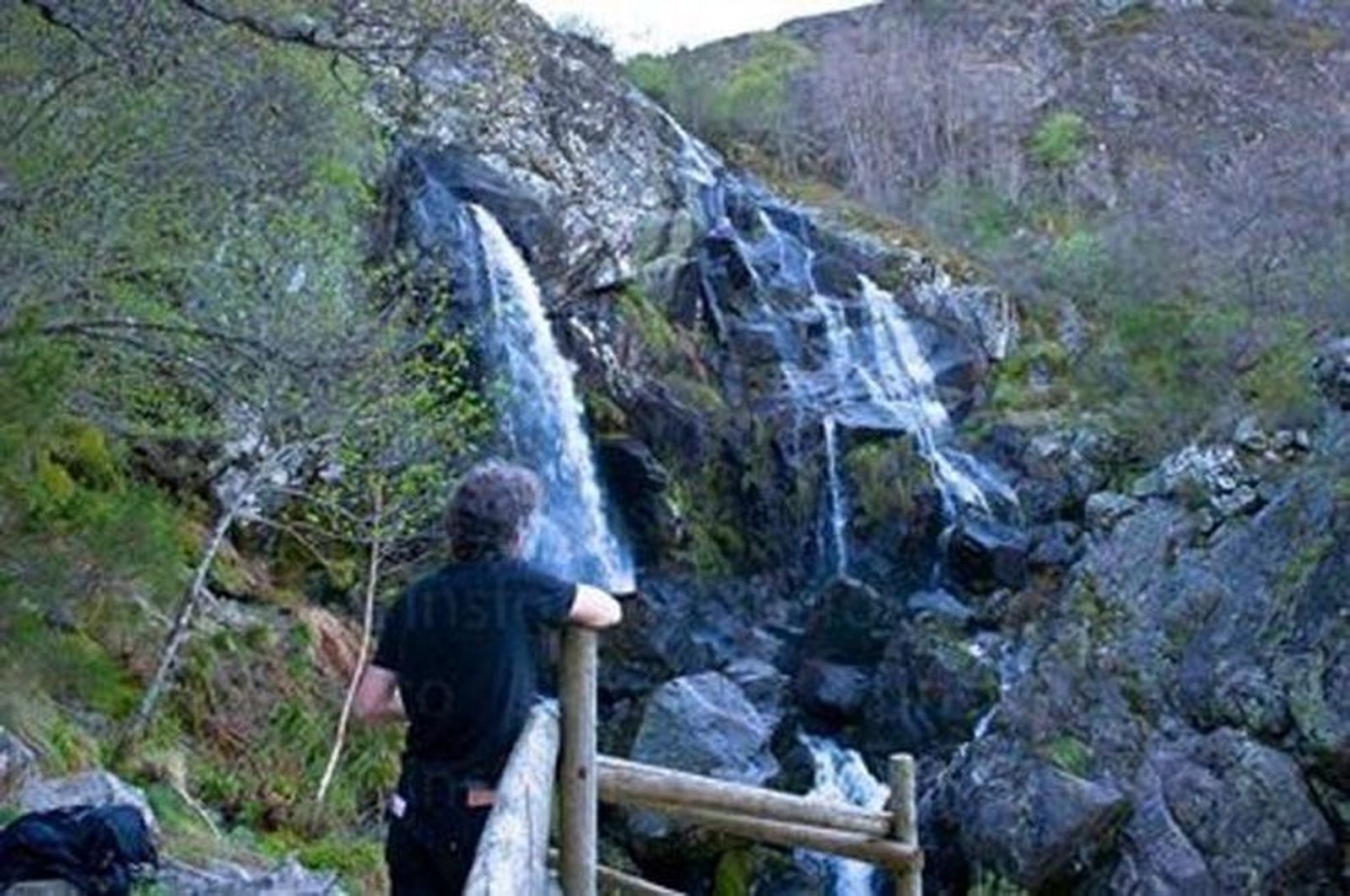 Localizan a cuatro excursionistas extraviados en las proximidades de la cascada de Sotillo
