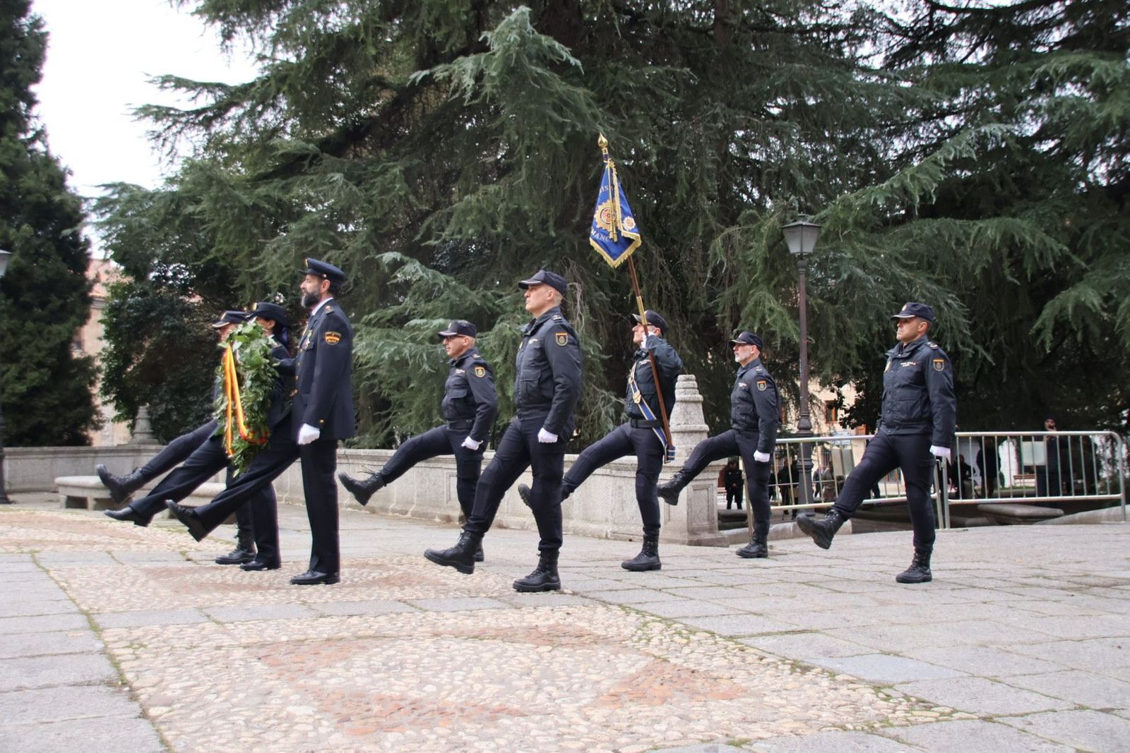 Izado de la bandera de España por el cumplimiento de la Policía Nacional de los 200 años al servicio de España Izado de la bandera de España por el cumplimiento de la Policía Nacional de los 200 años al servicio de España