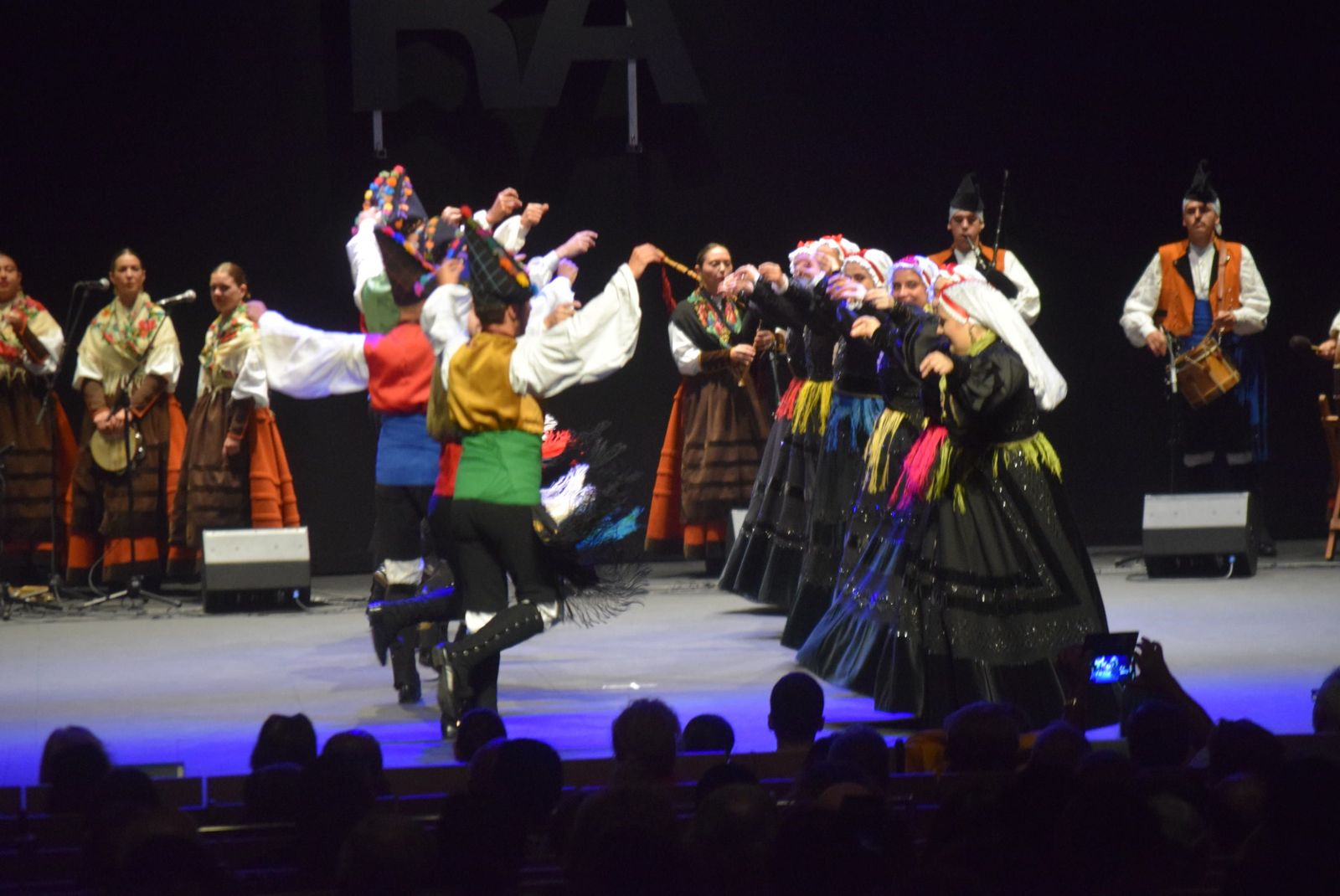 gala-de-clausura-del-festival-internacional-de-folklore-de-zamora-36