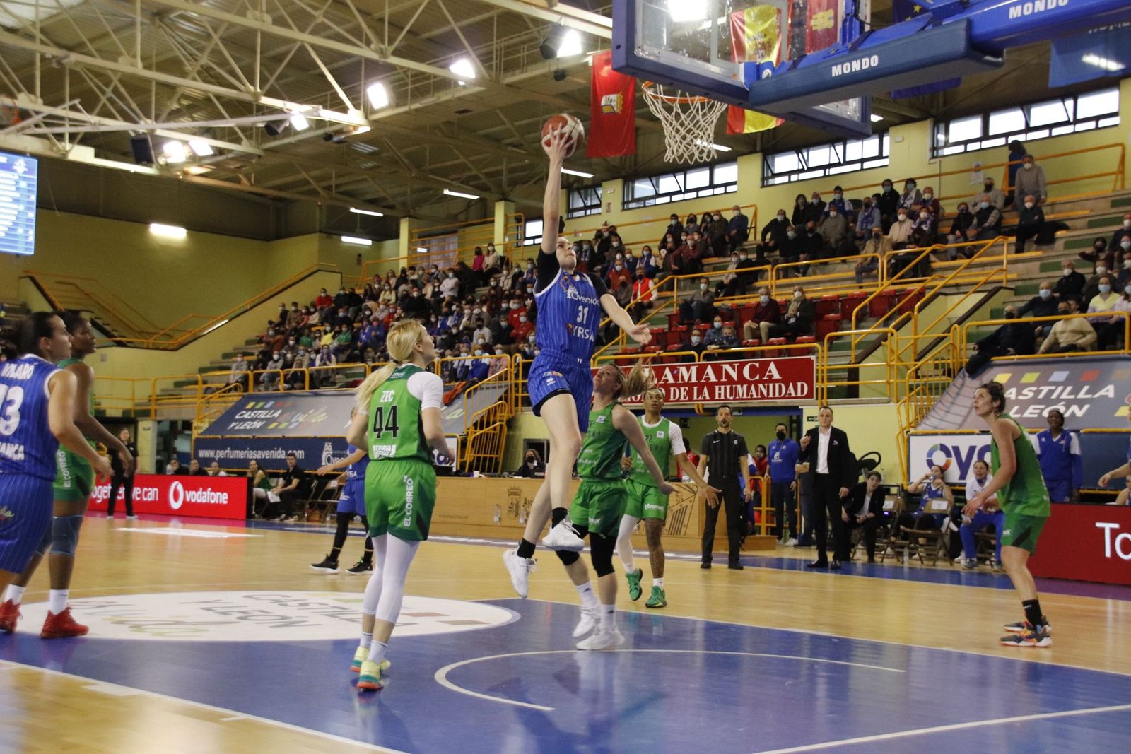 Alarie anota ante Araski | FOTO SALAMANCA24HORAS.COM