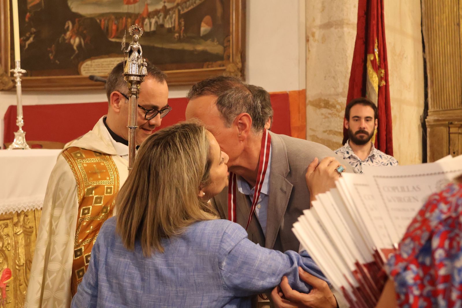 entrada-de-nuevos-hermanos-de-la-cofradia-de-la-concha-10