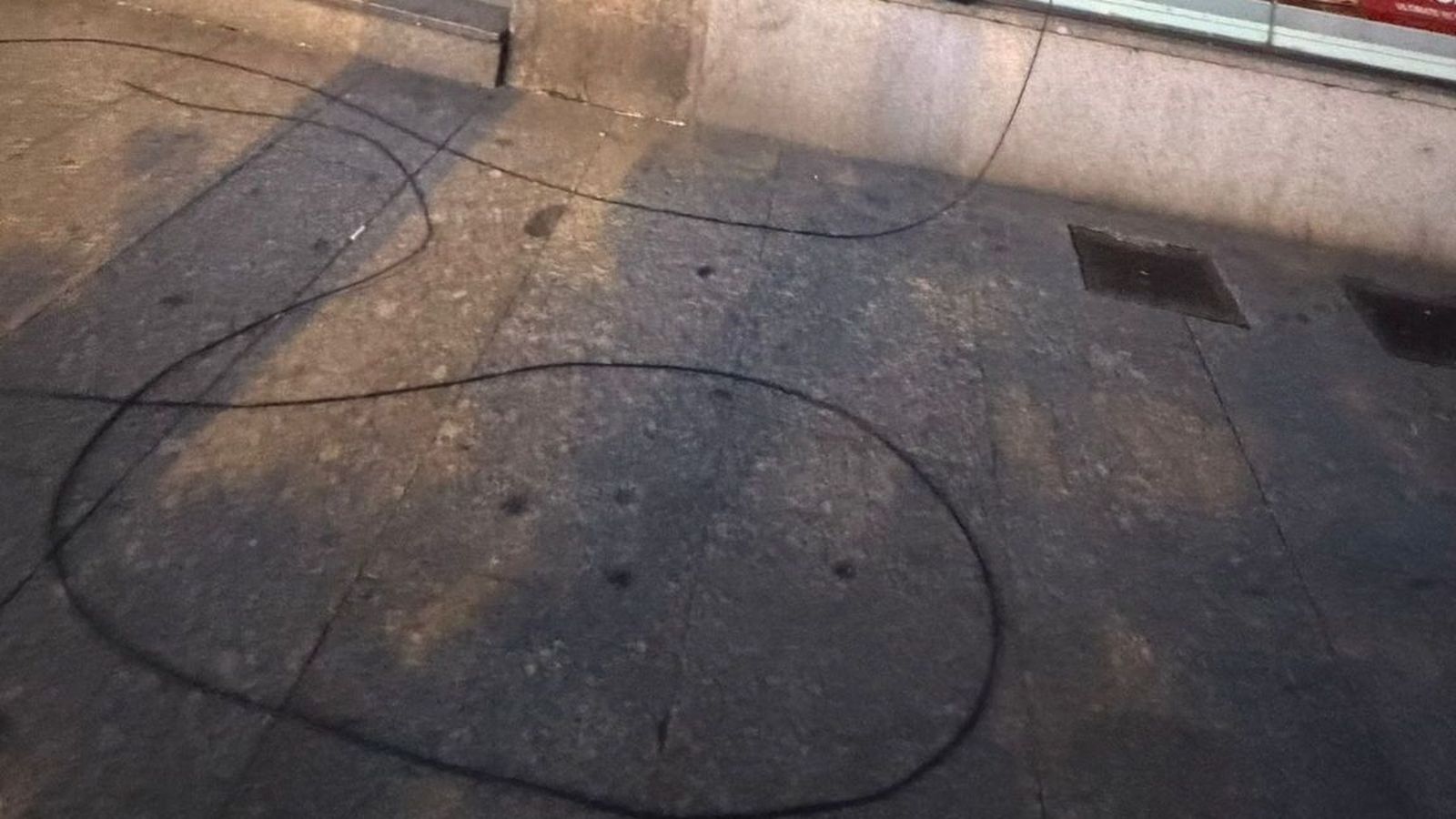 Cables tirados en plena Plaza de España