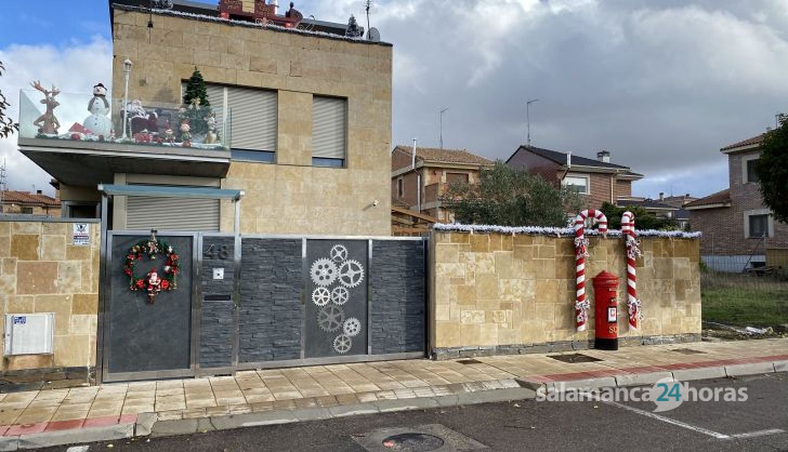 S. D. V. Decoración navideña en una vivienda de Cabrerizos (1)
