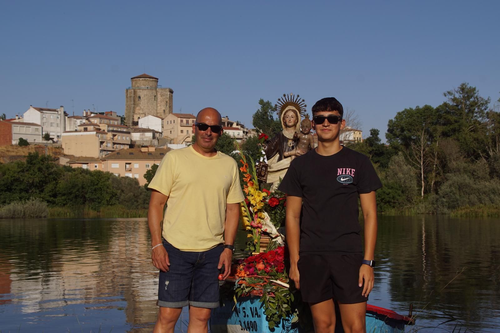 Procesión con la Virgen del Carmen por el río Tormes en Alba (17).jpeg