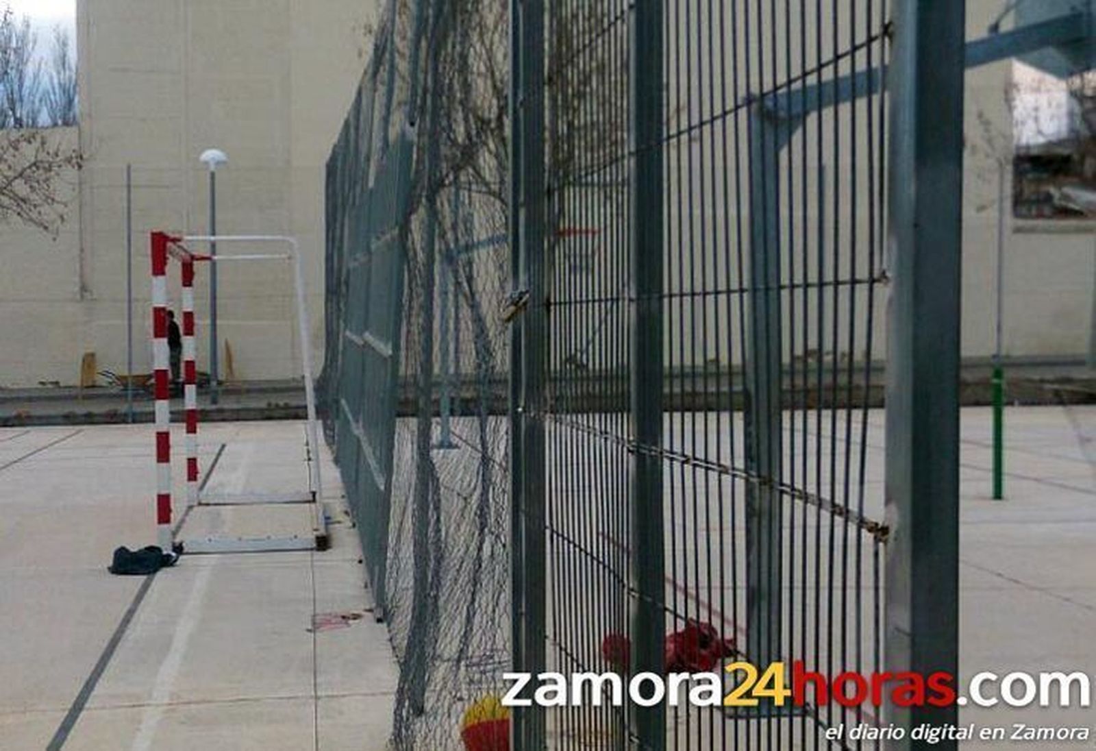 Los vecinos de Las Vegas denuncian el mal estado de las pistas deportivas del barrio