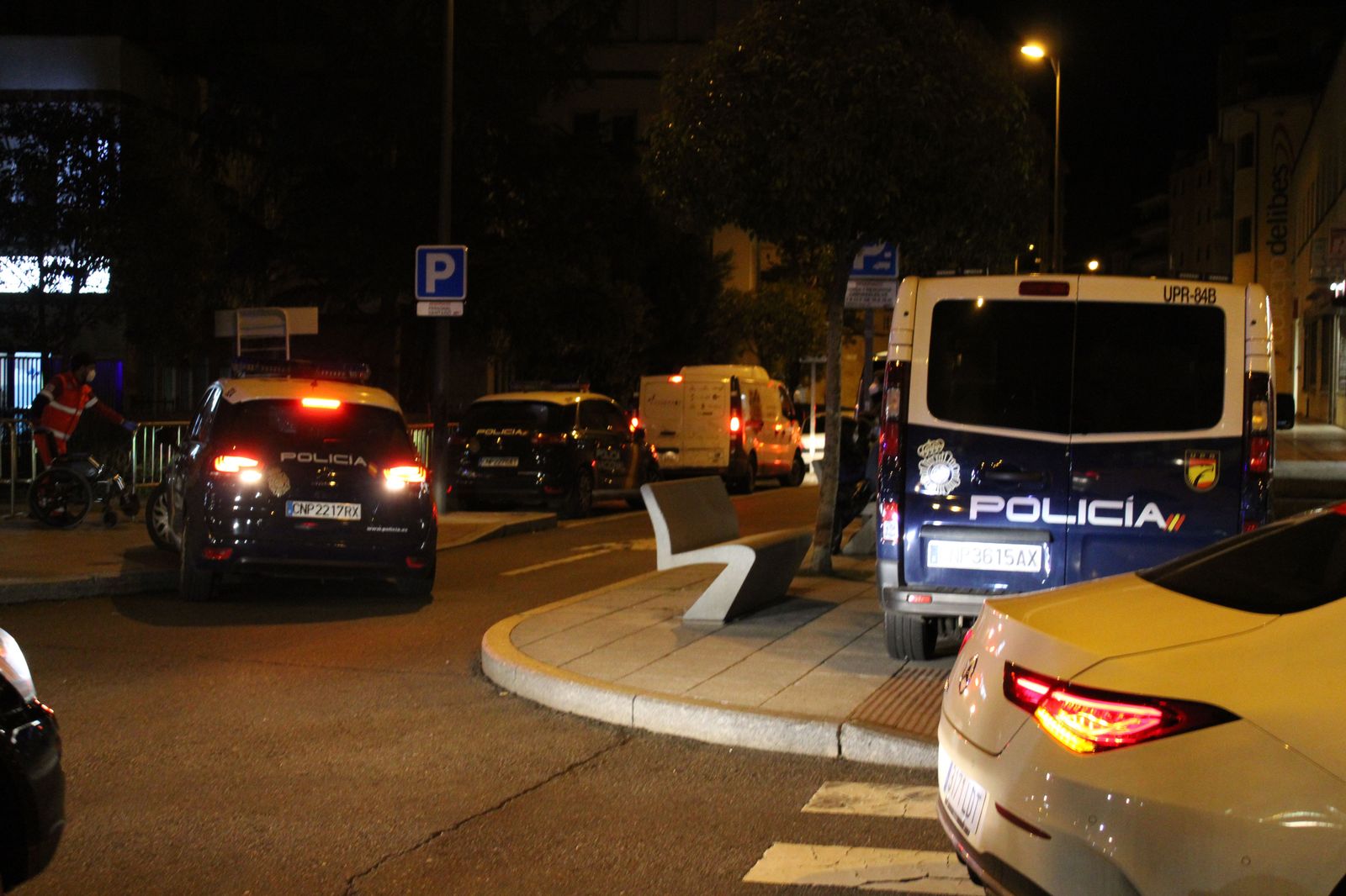 Policía Nacional en la calle Valencia.