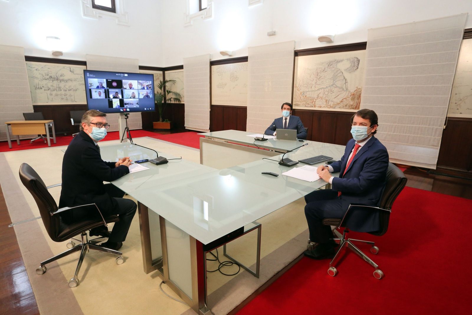 Mañueco mesa madera