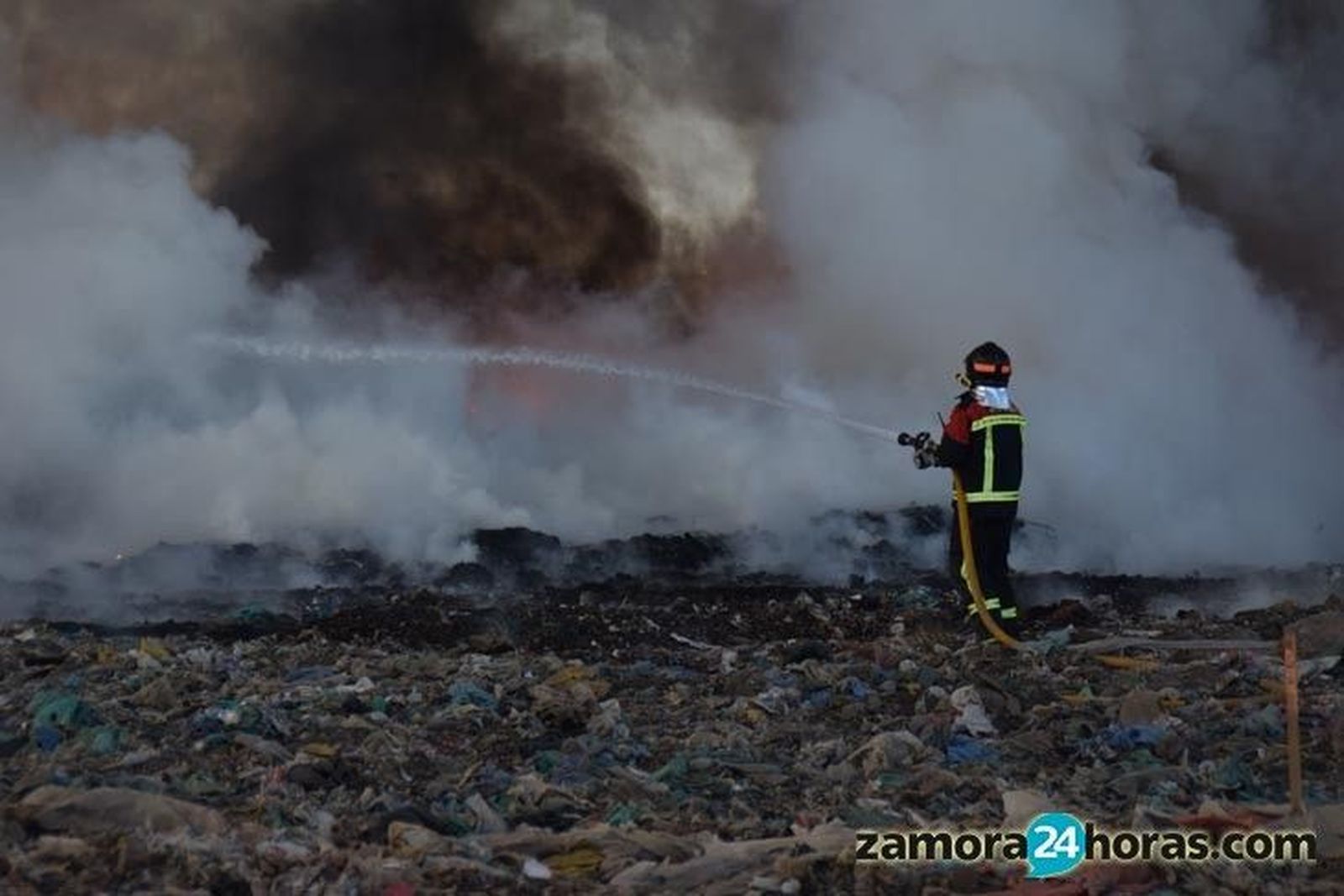 El “efecto lupa”, causante del incendio en el vertedero municipal