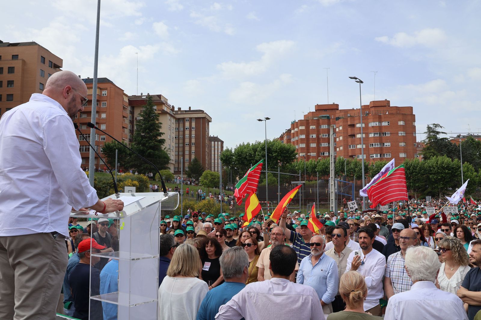 manifestacion-contra-la-perida-de-servicios-de-ave-80