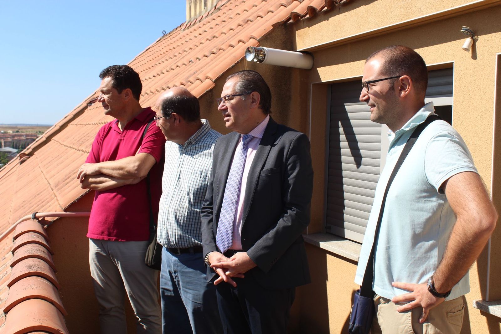 Fernando Carabias visita las nuevas obras de vivienda publica
