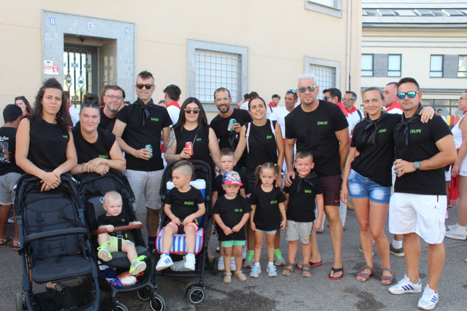 Castellanos de Moriscos. Paseo de peñas con la temática “Viva San Fermín”