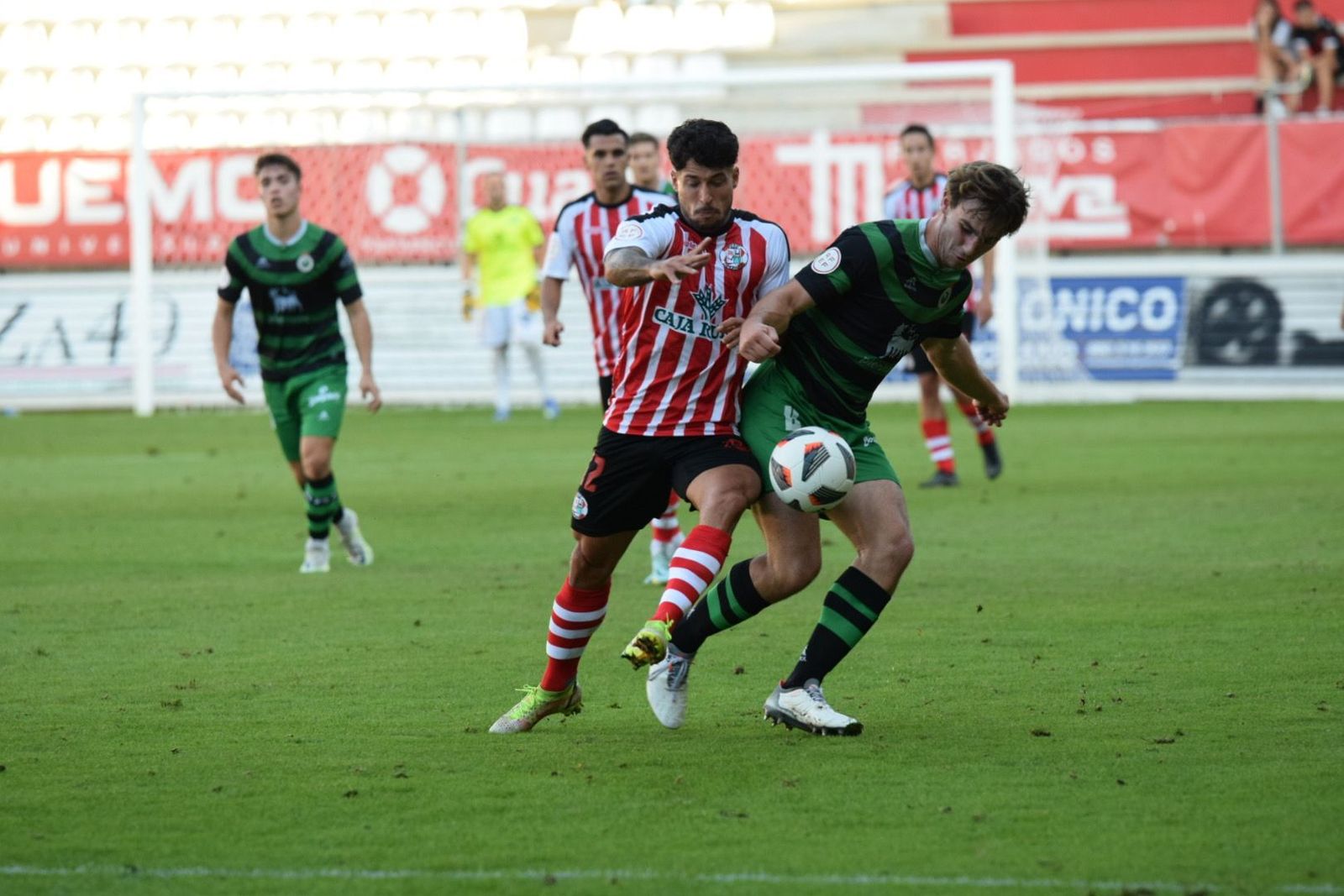 Un lance del partido entre Zamora CF y Rayo Cantabria Un lance del partido entre Zamora CF y Rayo Cantabria