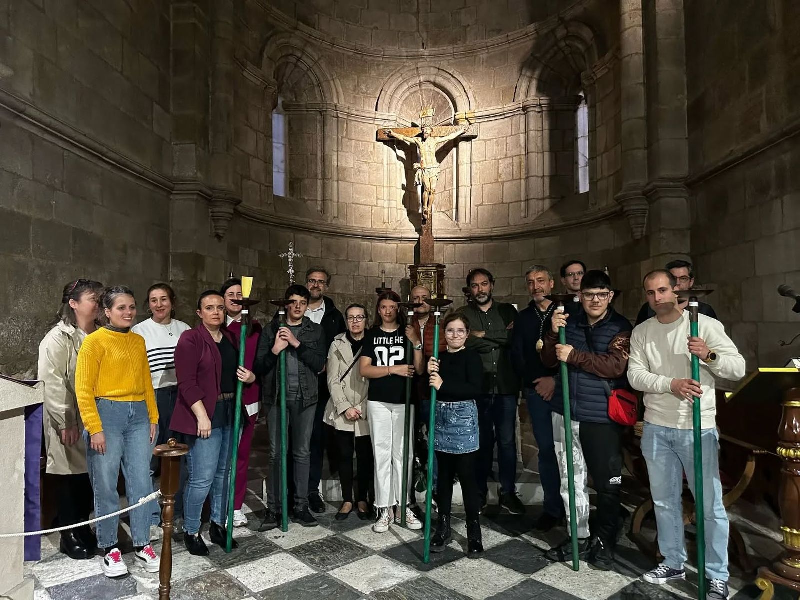 La Hermandad de las Siete Palabras da la bienvenida a sus nuevos hermanos