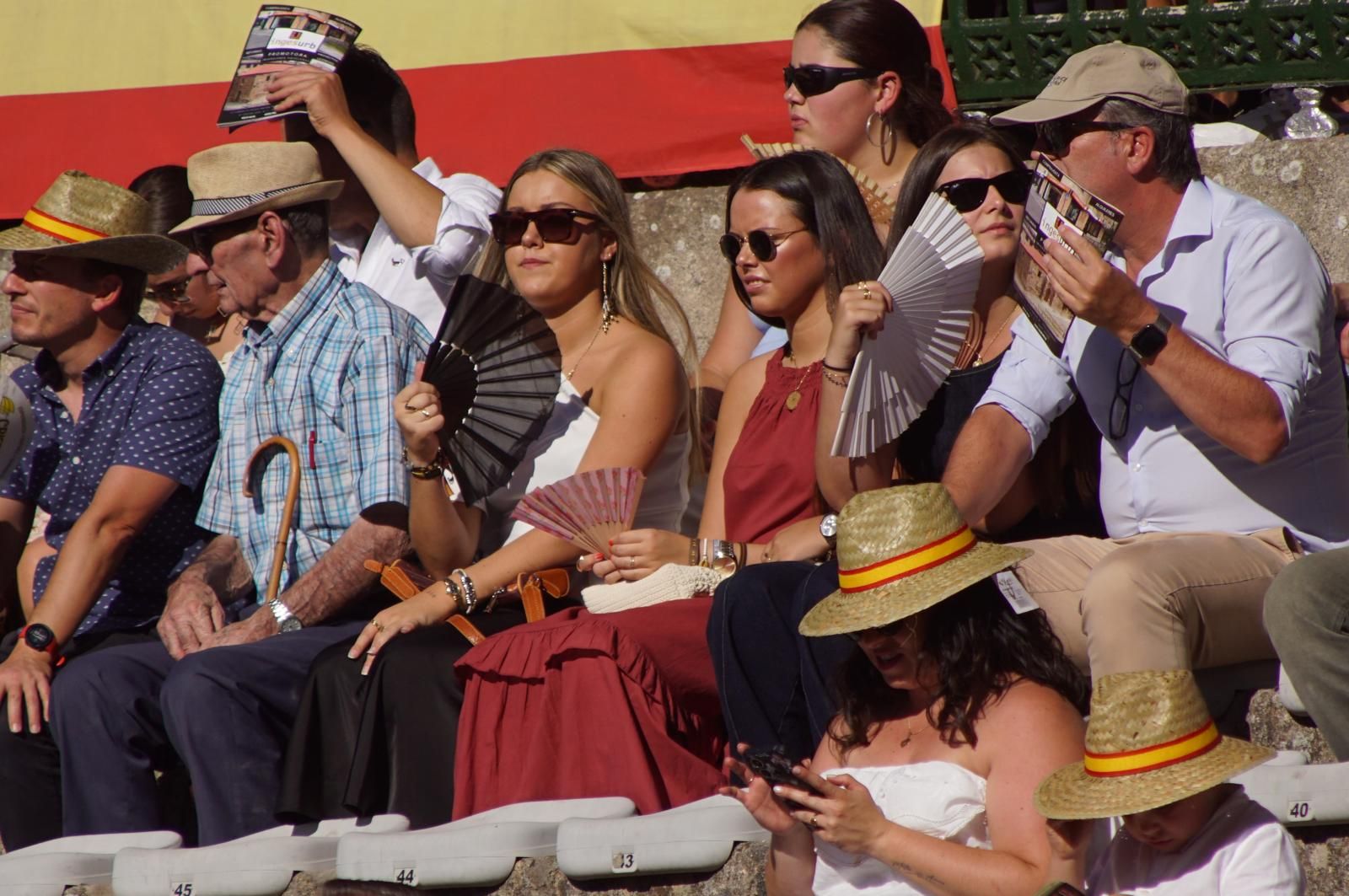 Así ha vivido la afición de La Glorieta el primer cartel de figuras de la feria: imágenes del ambiente en los tendidos y en el patio de cuadrillas