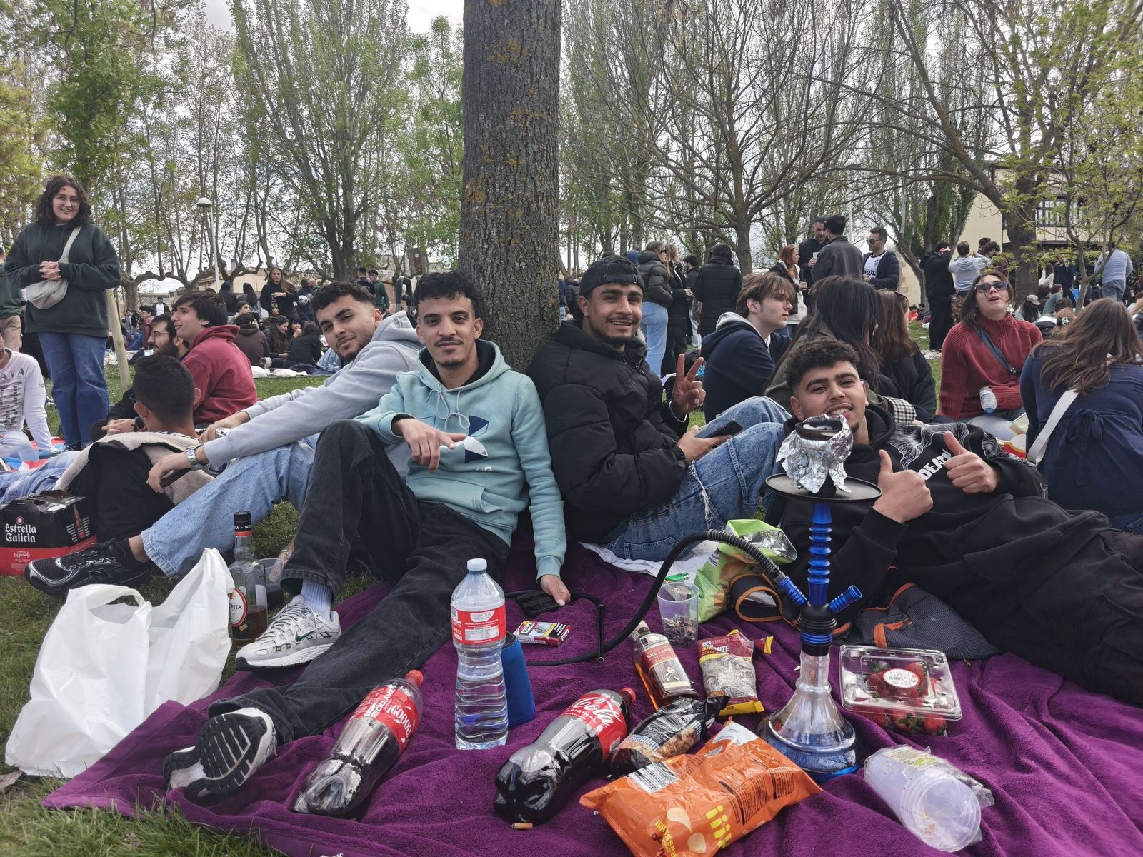Un multitudinario Lunes de Aguas en Salamanca llena la ribera del Tormes