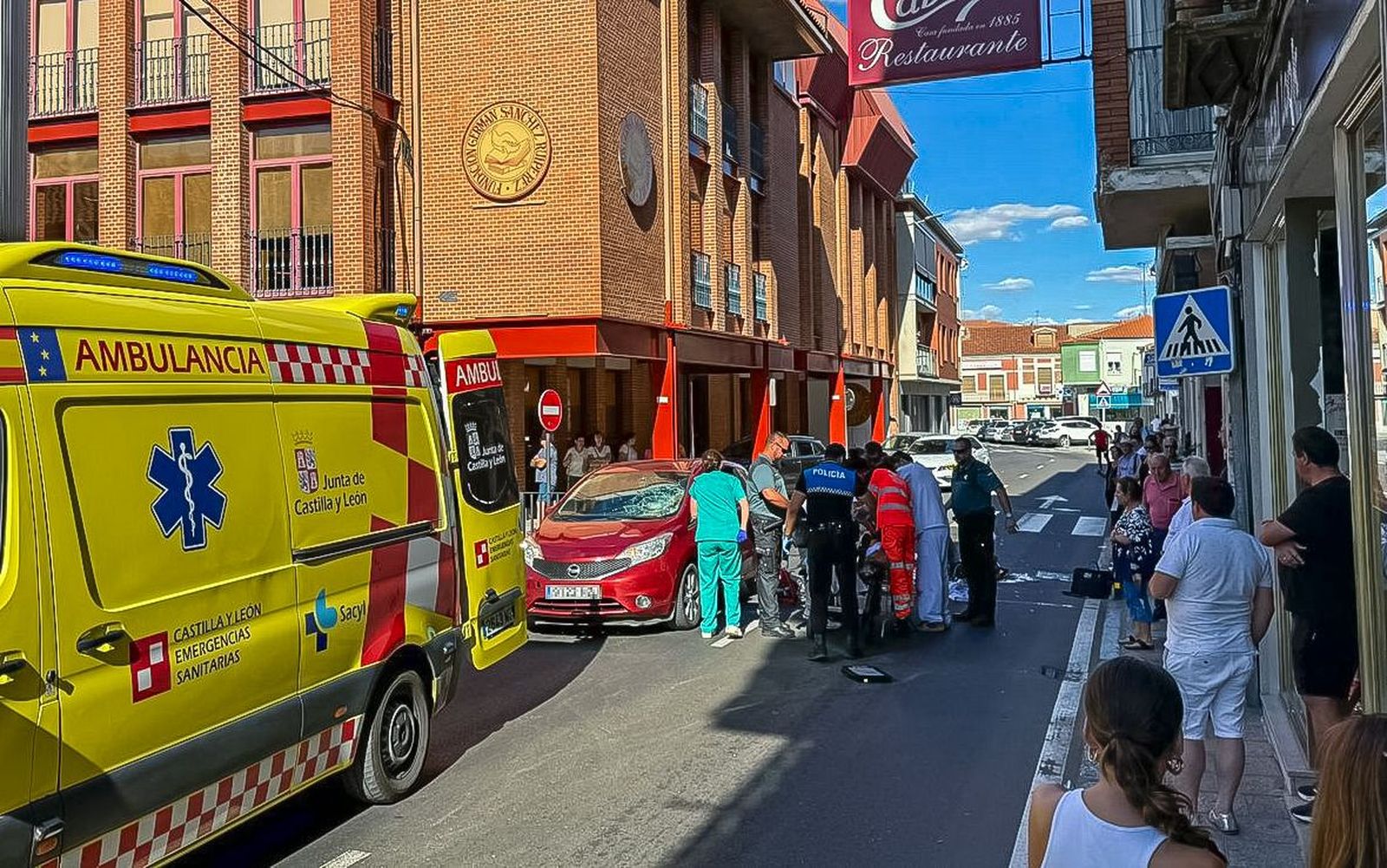 Una mujer herida grave en un atropello en Peñaranda. ICAL