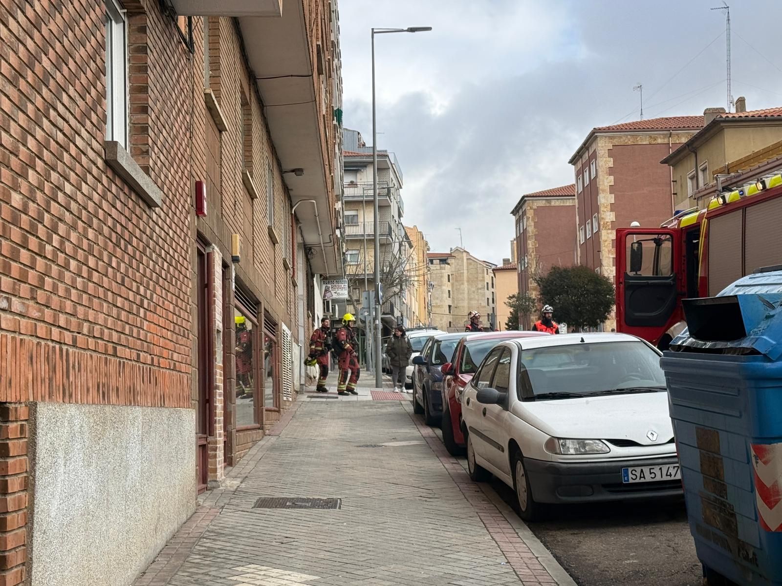 Amplio despliegue de los servicios de emergencia tras la intoxicación de una mujer en la calle Volta