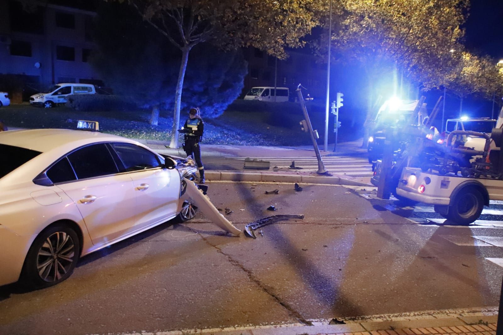 accidente-de-taxi-en-glorieta-beatriz-de-suabia-fotos-andrea-m-8