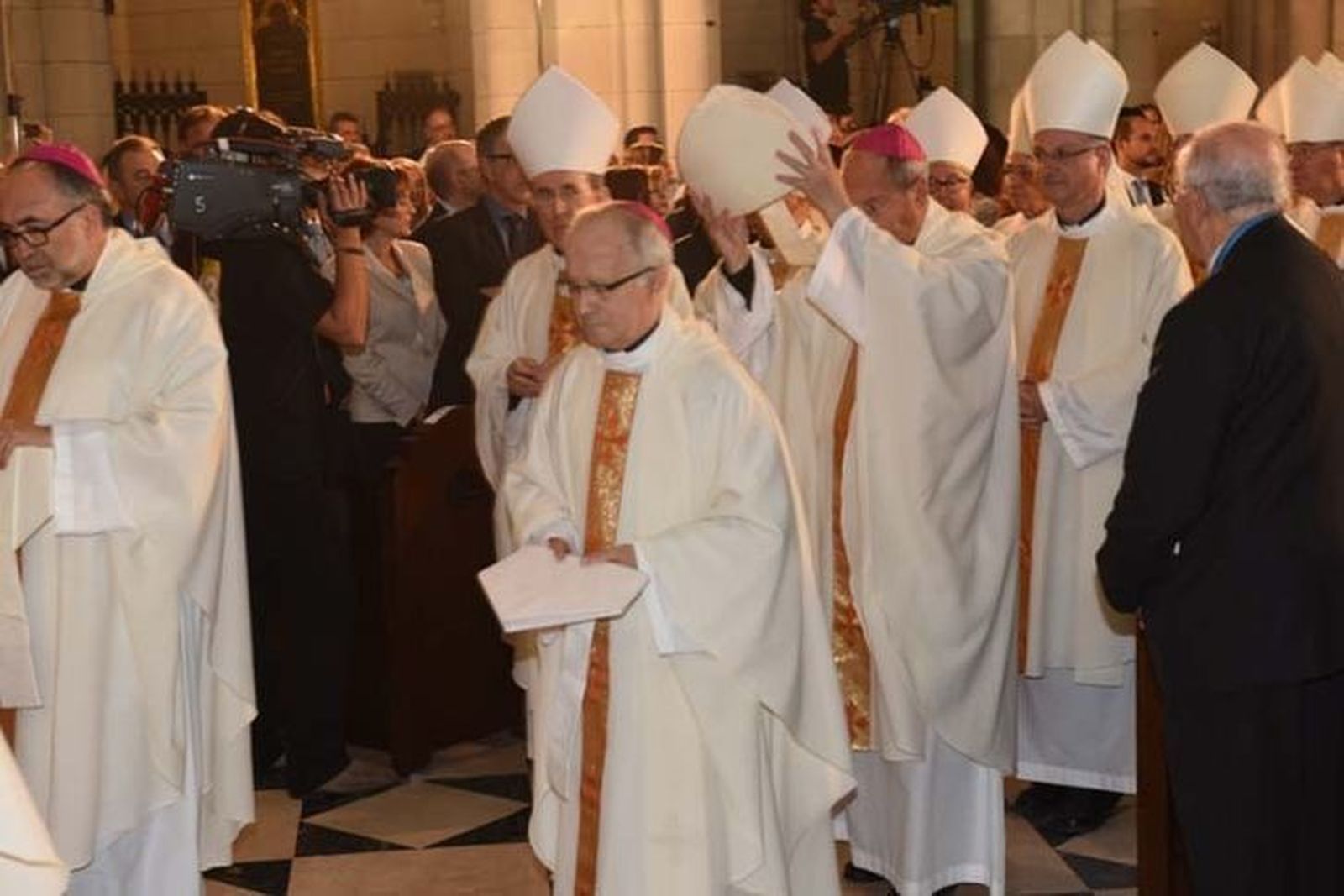 Los obispos de Zamora y de Astorga concelebran en la misa de toma de posesión del arzobispo de Madrid