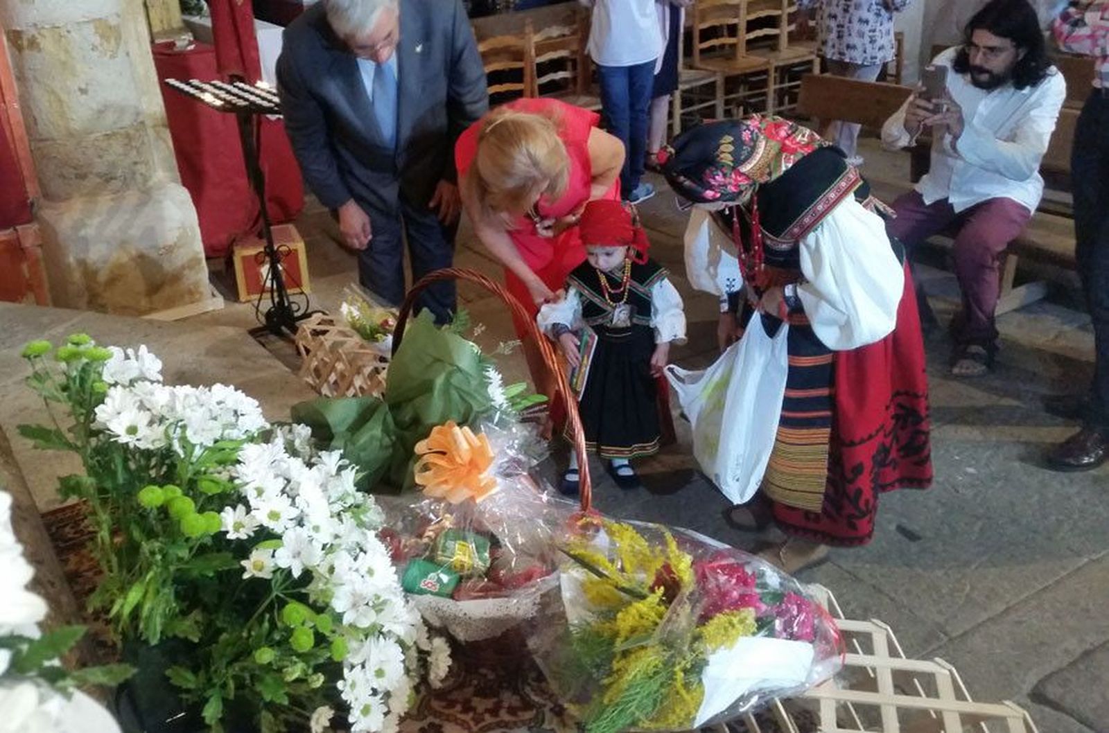 Ofrenda floral alimentos concha