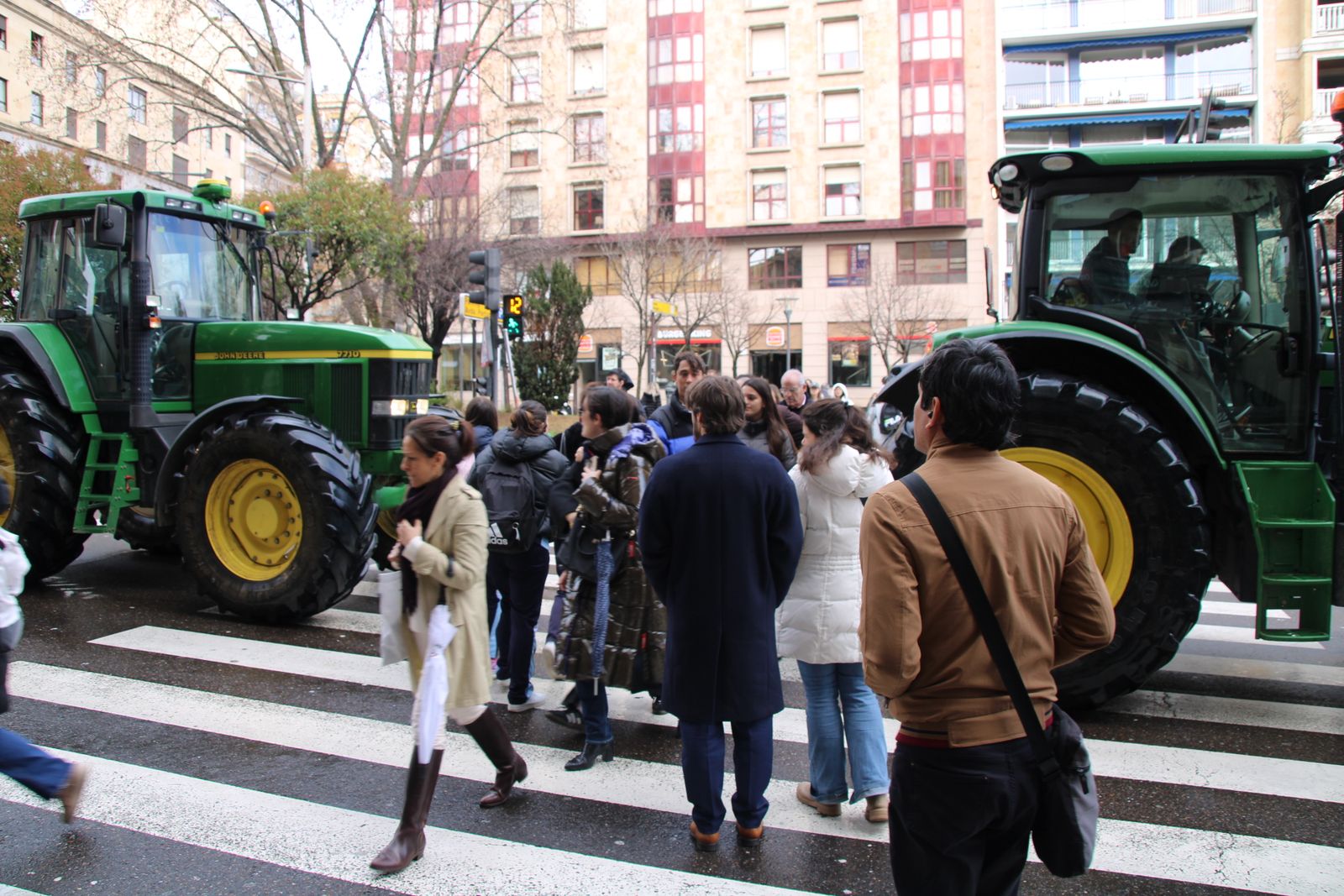 En imágenes la marcha con tractores y vehículos de campo en Salamanca en protesta contra Mercosur