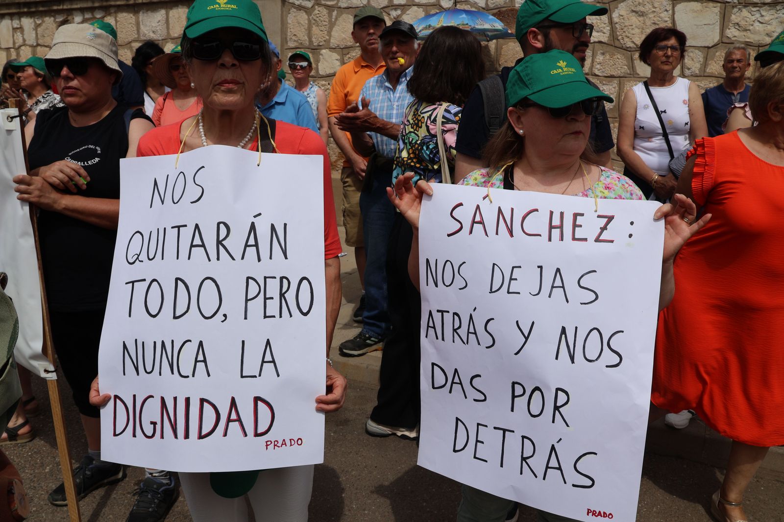 manifestacion-contra-la-perida-de-servicios-de-ave-88