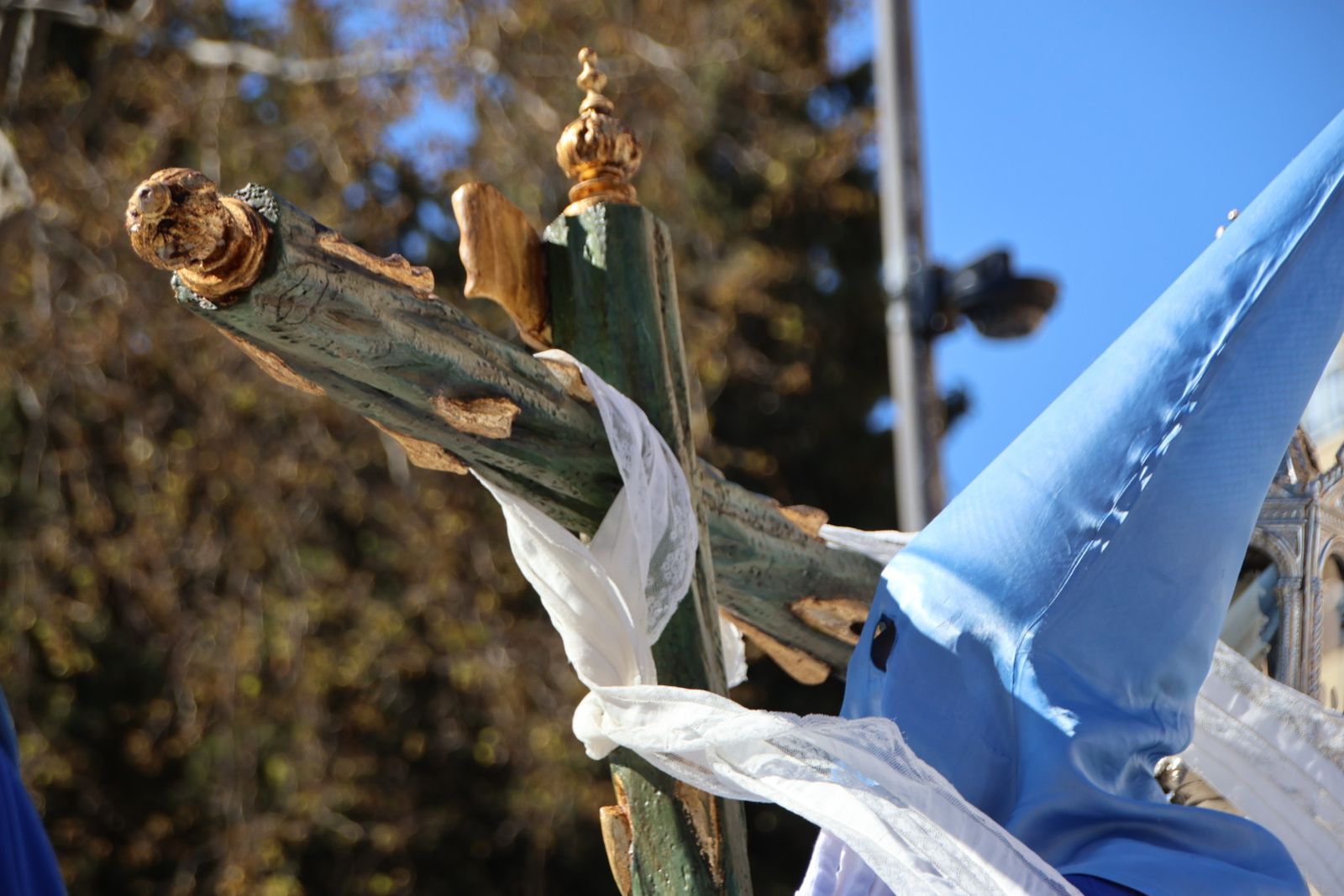 La devoción por el Santo Entierro llena de fe y pasión las calles de Salamanca